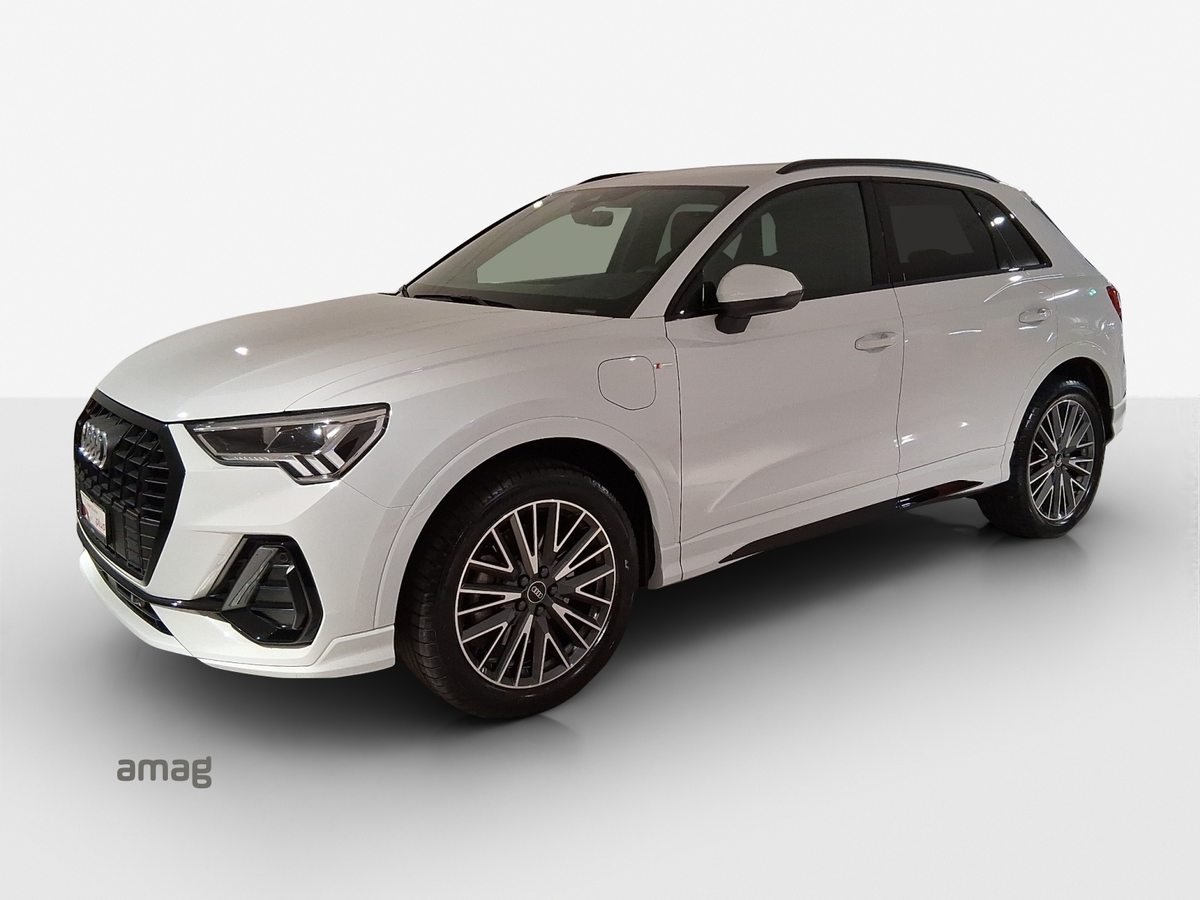 AUDI Q3 45 TFSI e S line Attraction