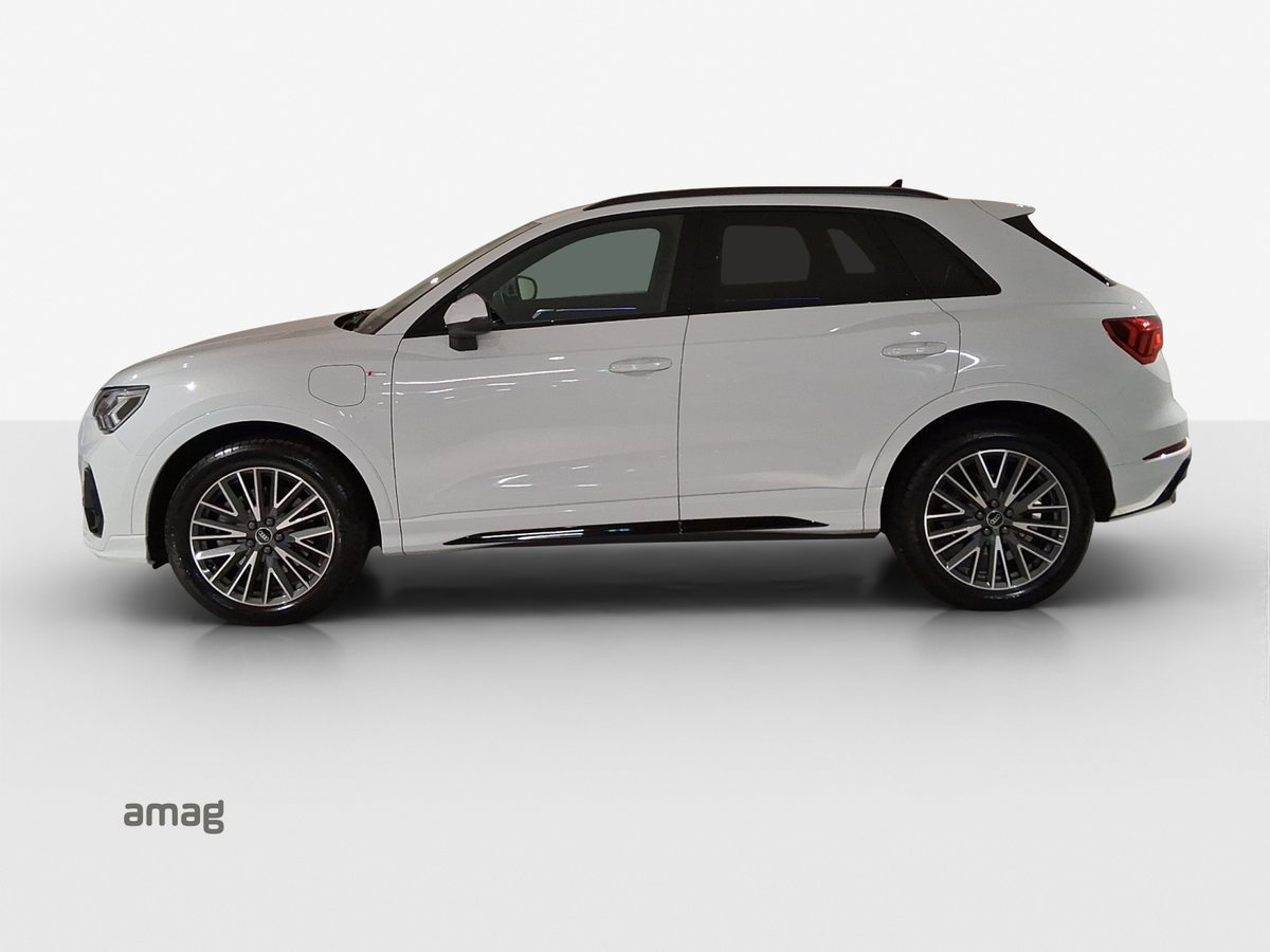 AUDI Q3 45 TFSI e S line Attraction, Voll-Hybrid Benzin/Elektro, Occasion / Gebraucht, Automatik - 2