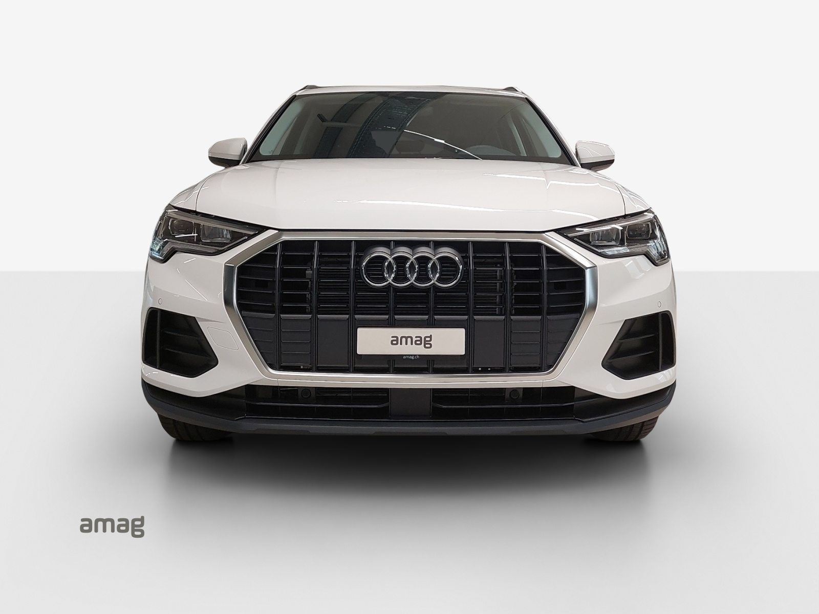 AUDI Q3 35 TFSI Attraction, Petrol, Second hand / Used, Automatic - 7