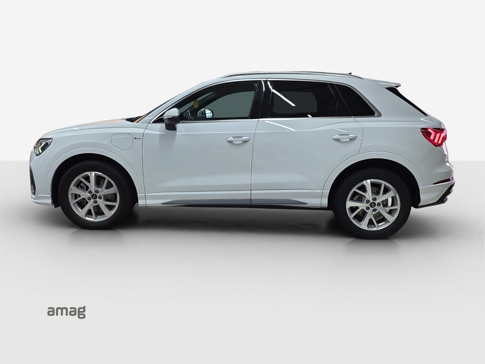AUDI Q3 45 TFSI e S line Attraction, Hybride Intégral Essence/Électricité, Occasion / Utilisé, Automatique - 3