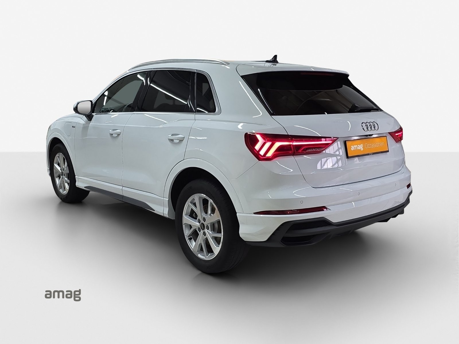 AUDI Q3 45 TFSI e S line Attraction, Hybride Intégral Essence/Électricité, Occasion / Utilisé, Automatique - 4