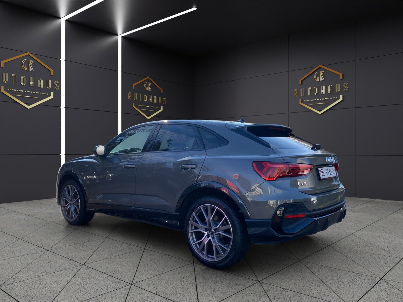 AUDI Q3 Sportback 35 TDI quattro S-tronic, Diesel, Second hand / Used, Automatic - 3