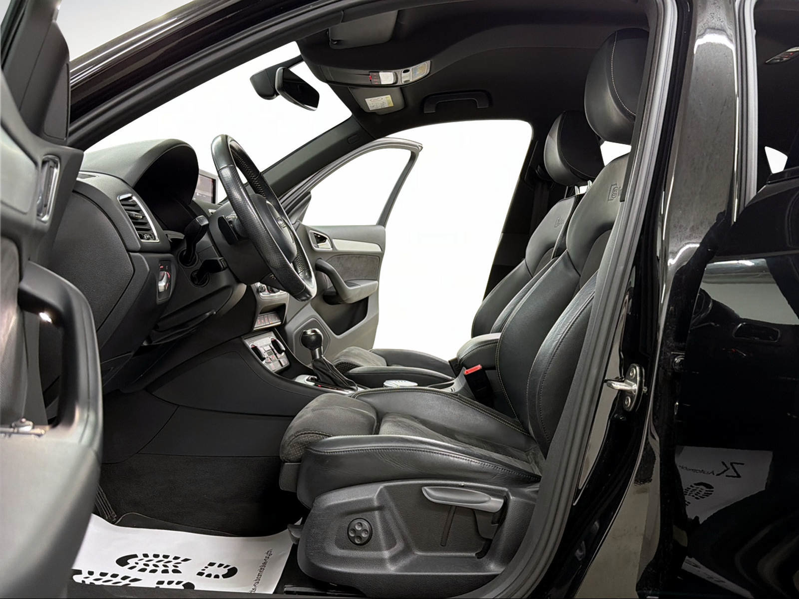 AUDI Q3 2.0 TDI 184PS S-Line Sport (Midnight Black) quattro S-tro, Diesel, Second hand / Used, Automatic - 6