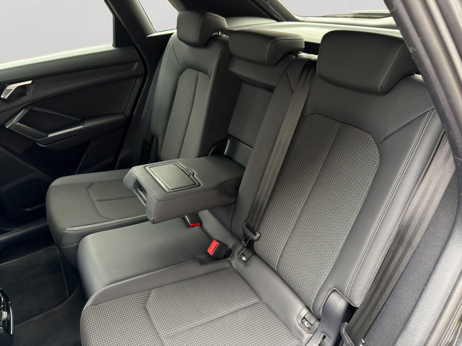 AUDI Q3 40 TDI S line quattro S-tronic, Diesel, Occasion / Utilisé, Automatique - 4