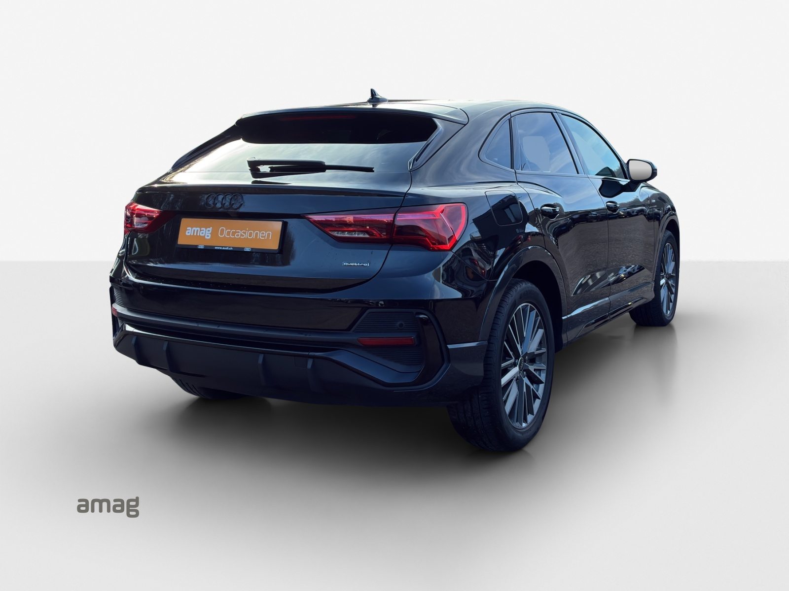 AUDI Q3 Sportback 40 TFSI S line, Benzin, Occasion / Gebraucht, Automatik - 4