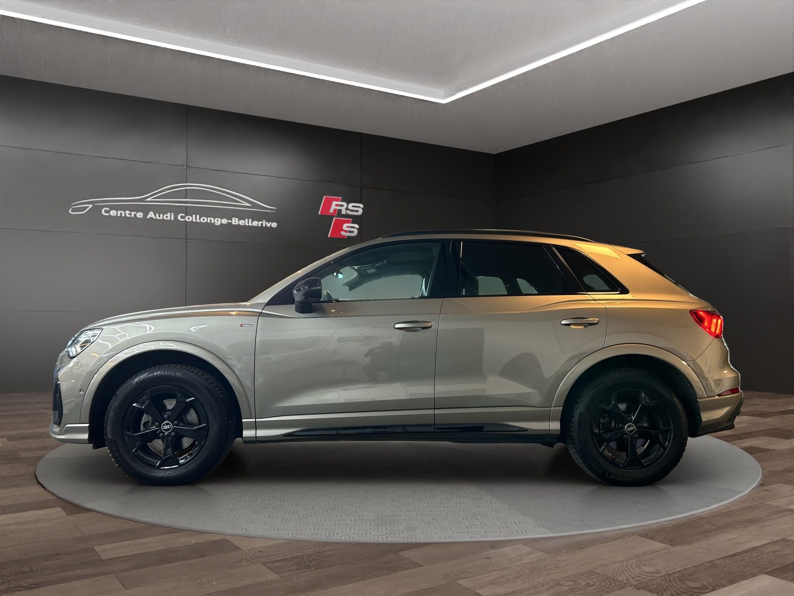 AUDI Q3 35 TFSI S line Attraction, Petrol, Second hand / Used, Automatic - 3