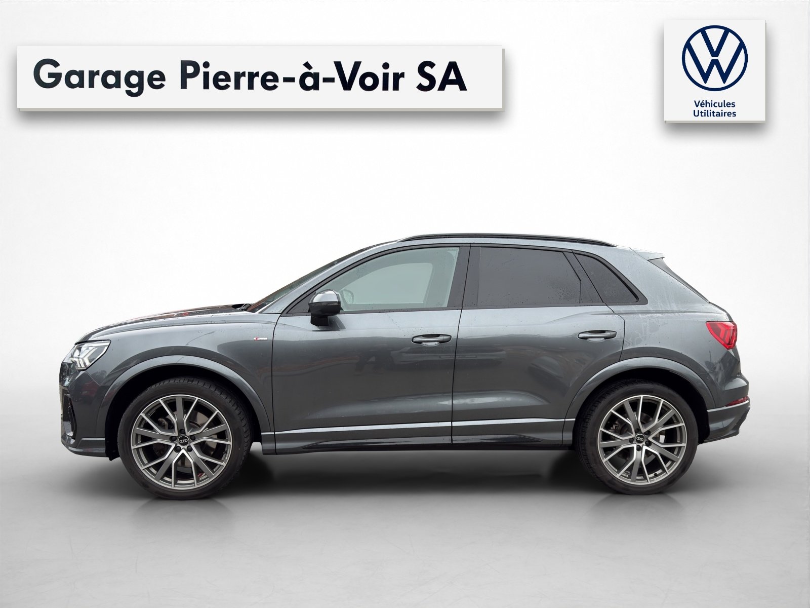AUDI Q3 40 TFSI S line quattro S-tronic, Petrol, Second hand / Used, Automatic - 2