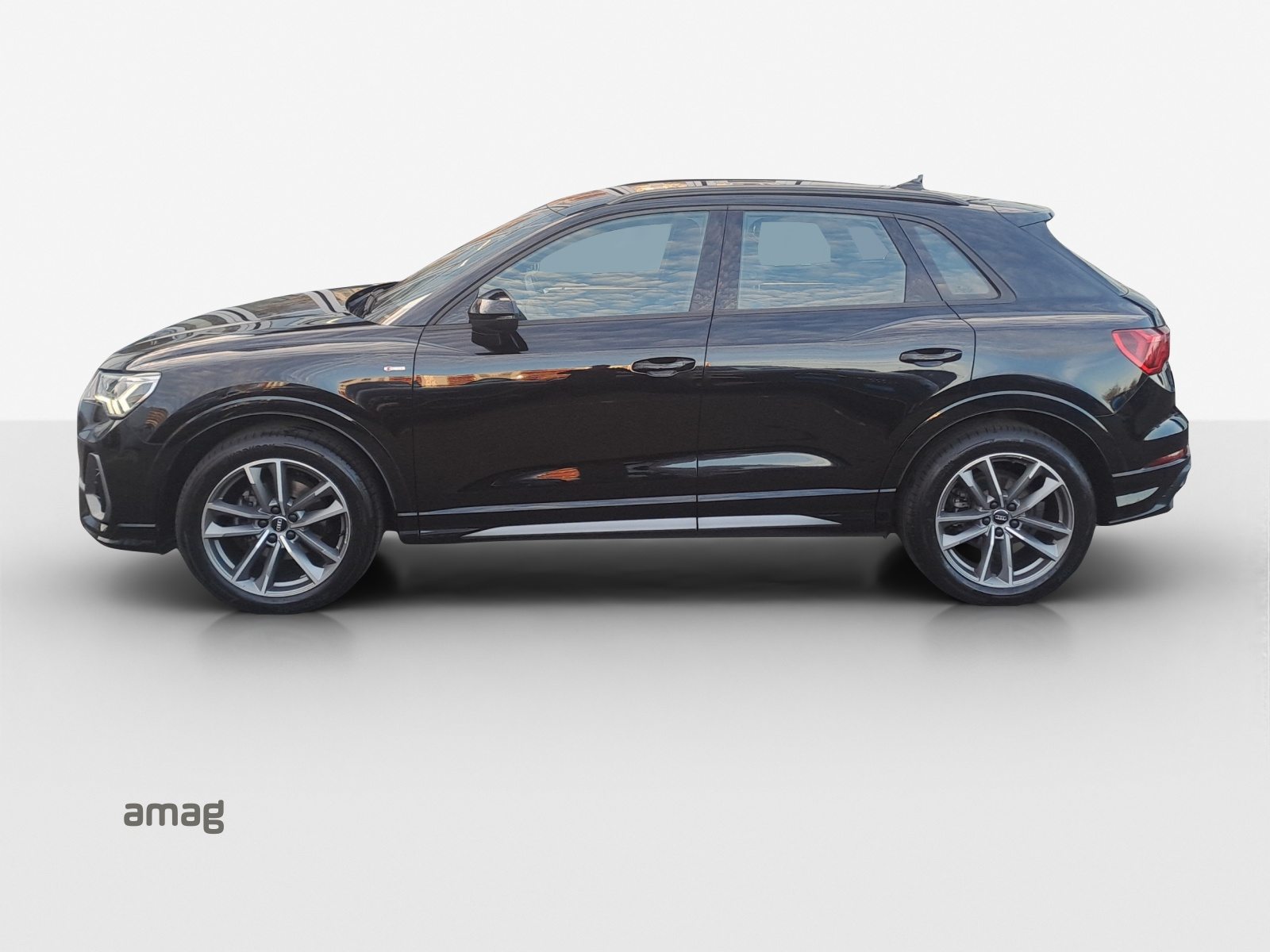 AUDI Q3 35 TFSI S line, Petrol, Second hand / Used, Automatic - 2