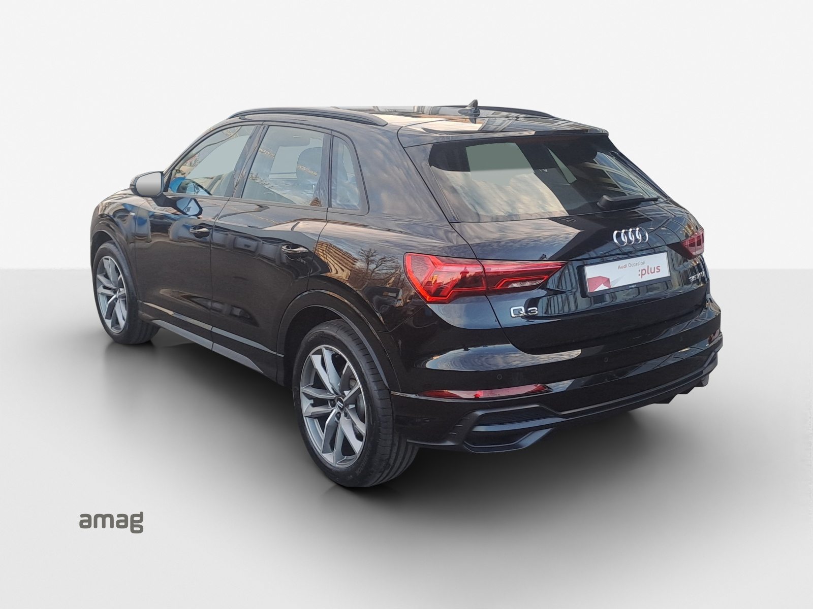 AUDI Q3 35 TFSI S line, Petrol, Second hand / Used, Automatic - 3