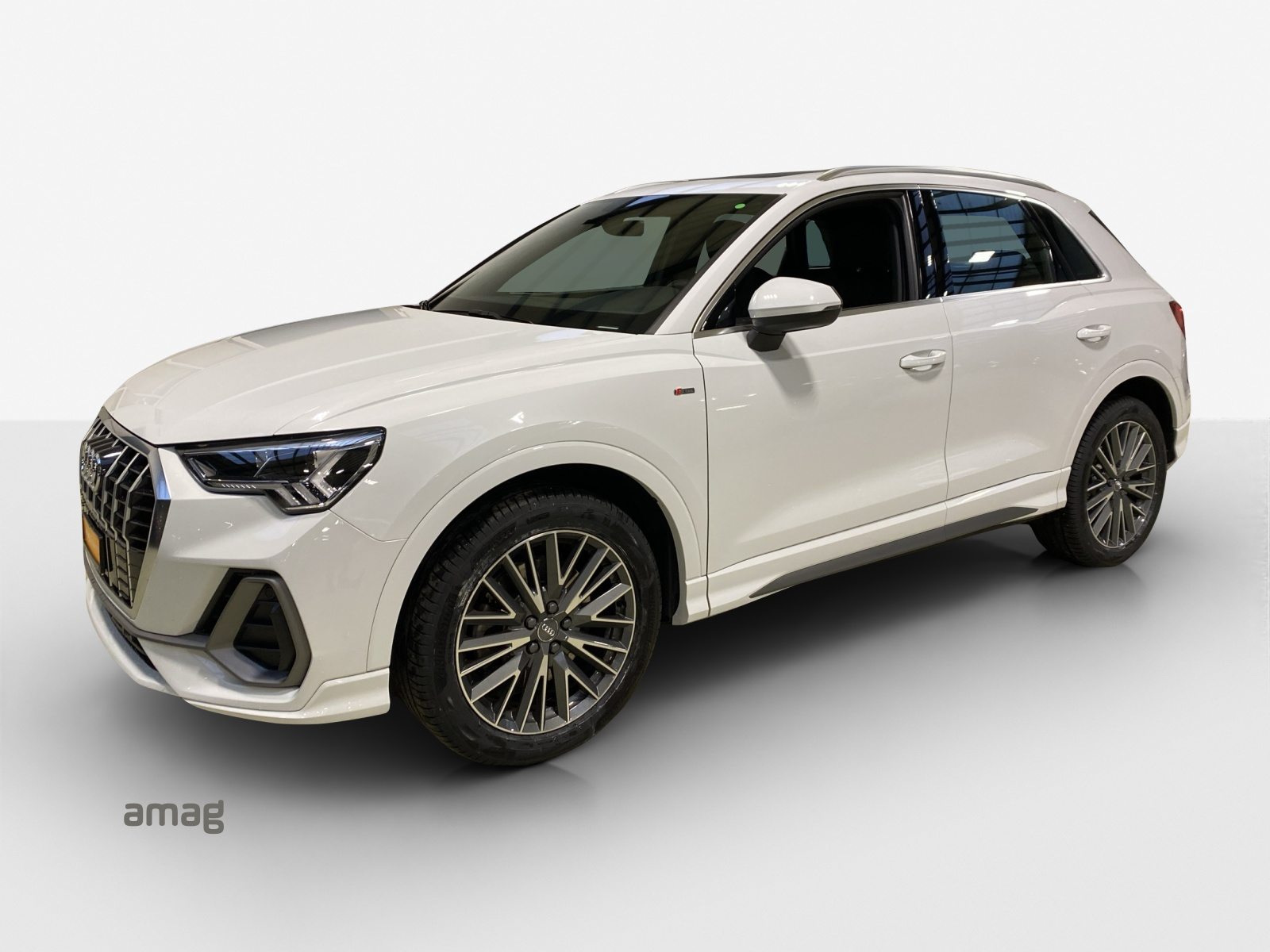AUDI Q3 40 TFSI S line