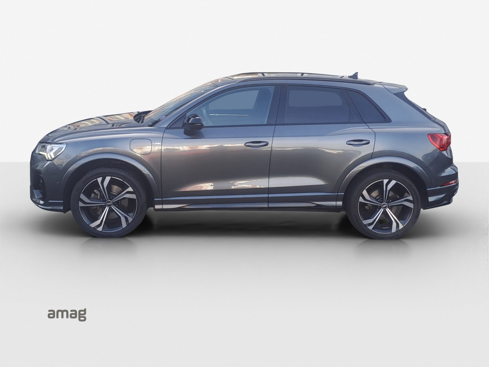 AUDI Q3 45 TFSI e S line Attraction, Voll-Hybrid Benzin/Elektro, Occasion / Gebraucht, Automatik - 2