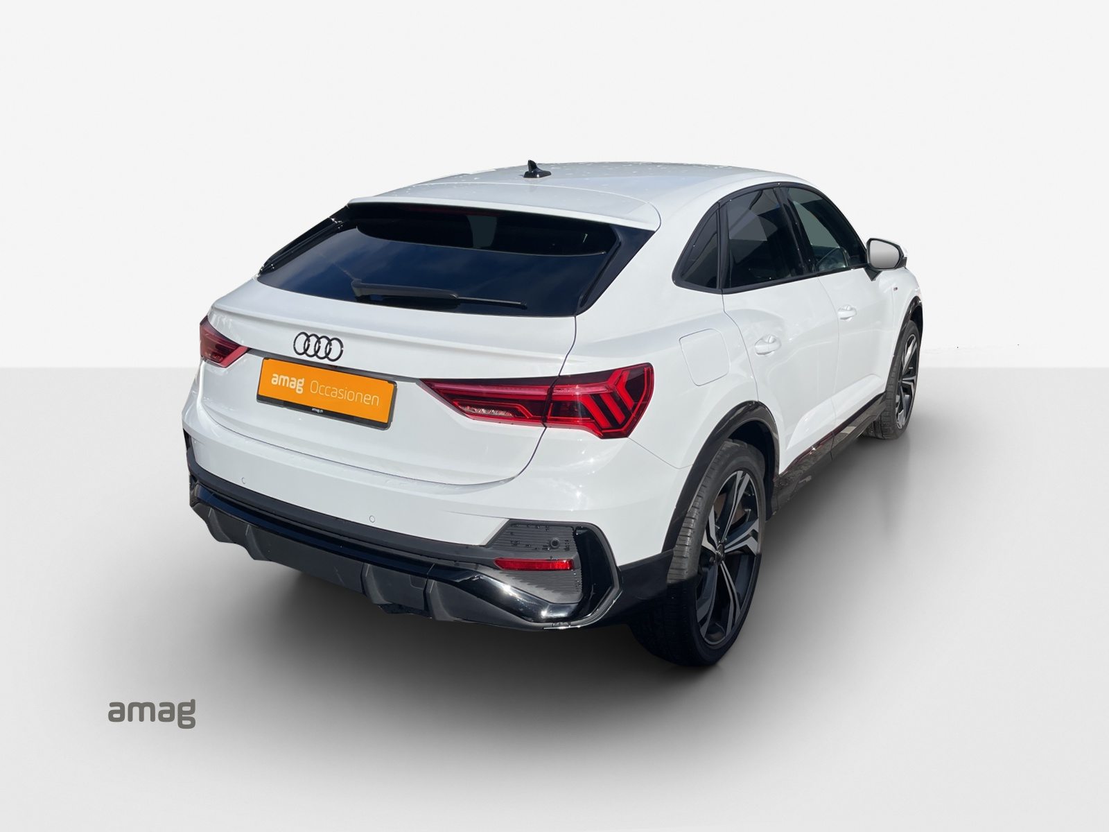 AUDI Q3 Sportback 35 TFSI S line Attraction, Petrol, Second hand / Used, Automatic - 5