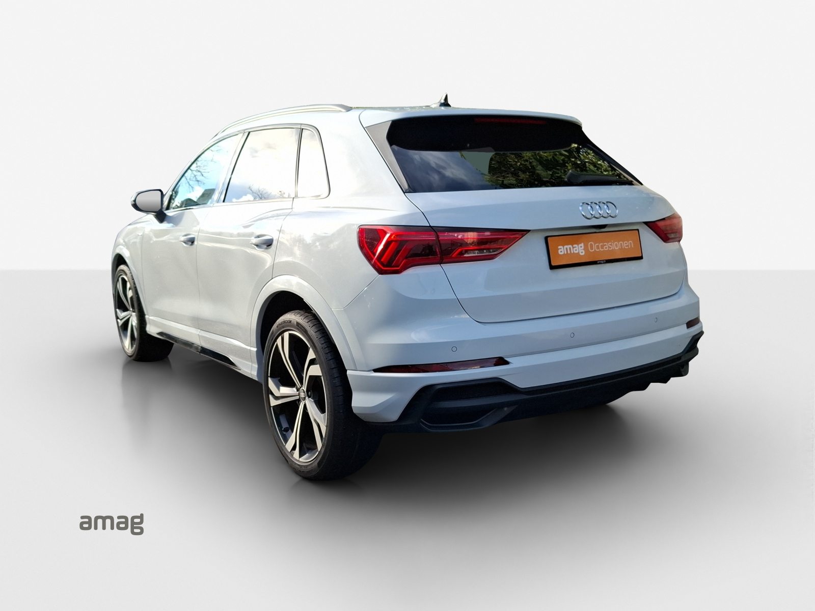 AUDI Q3 35 TFSI S line Attraction, Petrol, Second hand / Used, Automatic - 3