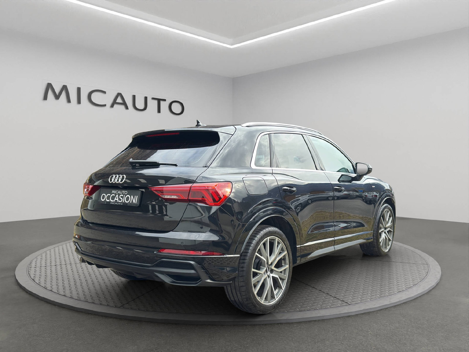 AUDI Q3 1.5 35 TFSI S line S-Tronic, Mild-Hybrid Benzin/Elektro, Occasion / Gebraucht, Automatik - 2