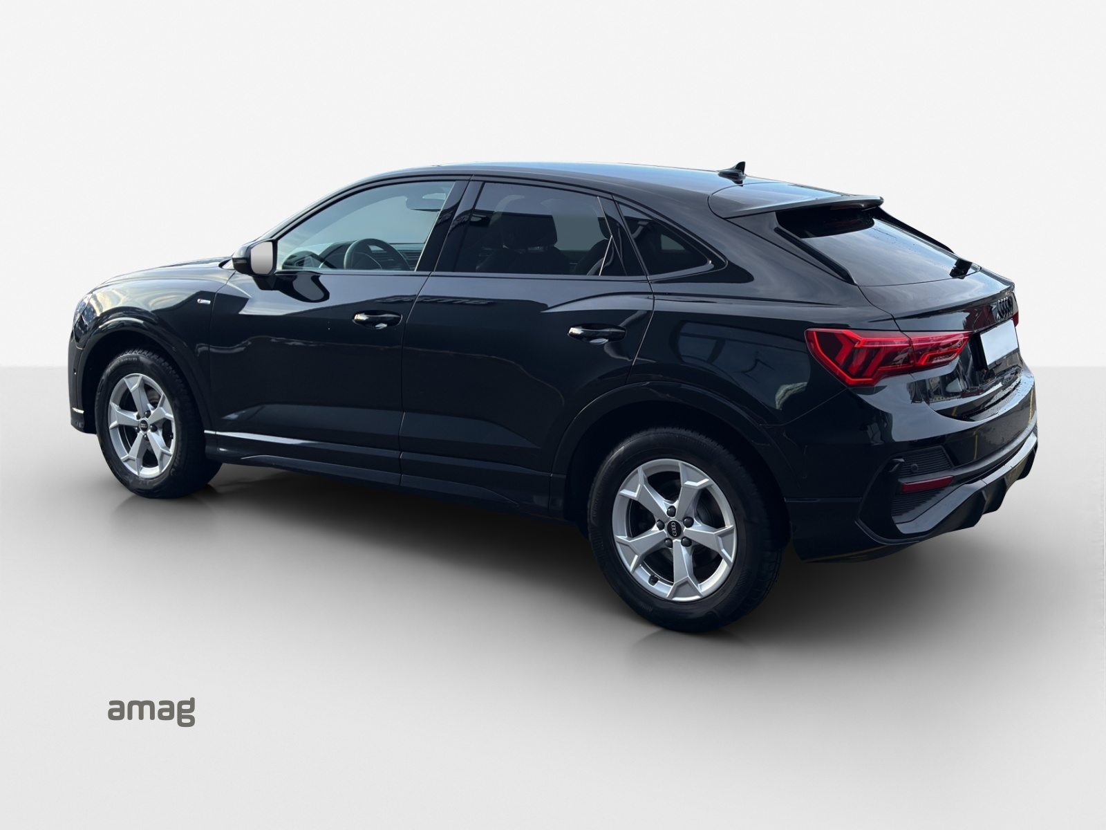 AUDI Q3 Sportback 35 TFSI S line Attraction, Petrol, Second hand / Used, Automatic - 3