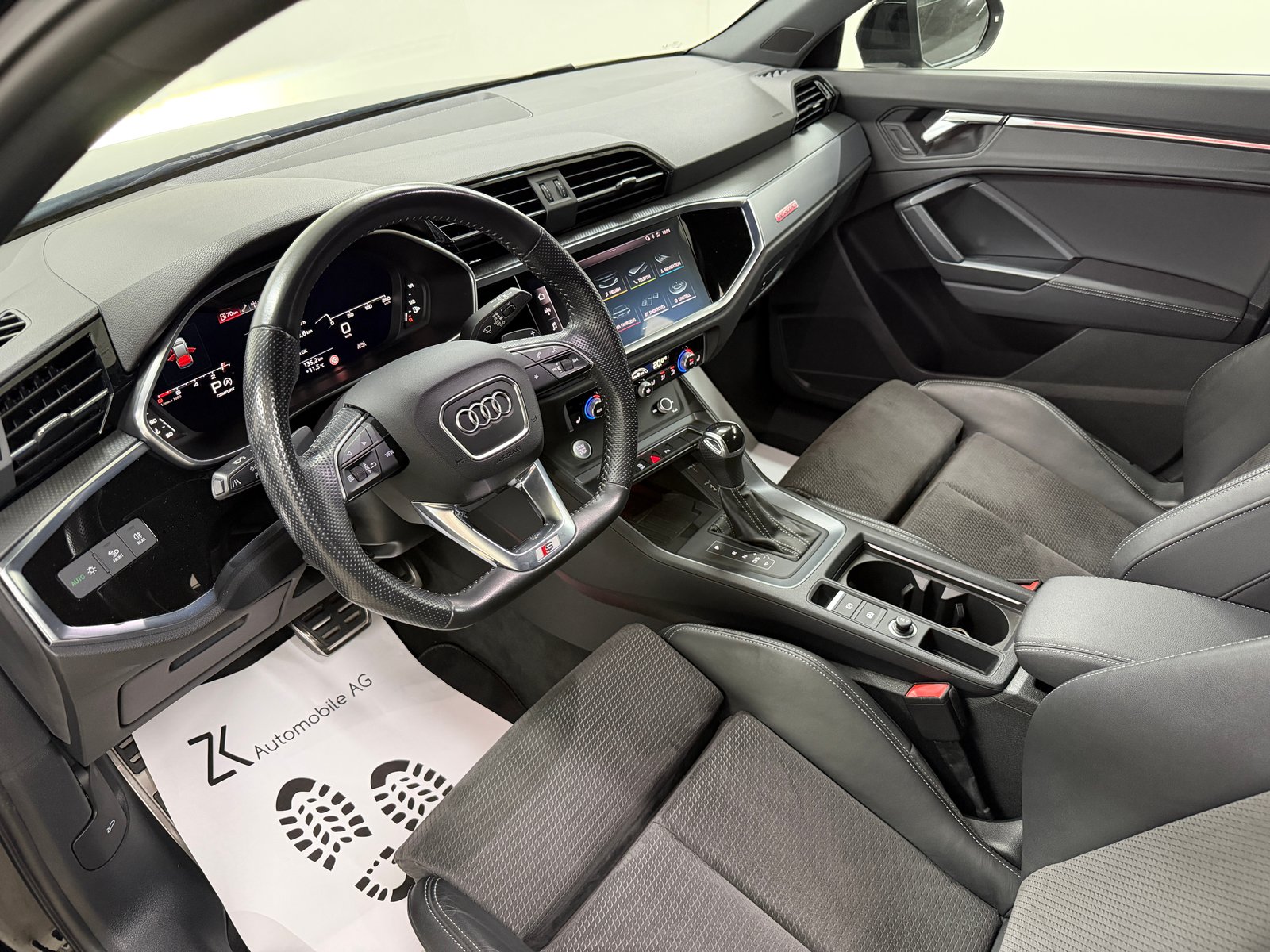 AUDI Q3 Sportback 40 TFSI S line quattro Midnight Black S-tr, Essence, Occasion / Utilisé, Automatique - 7