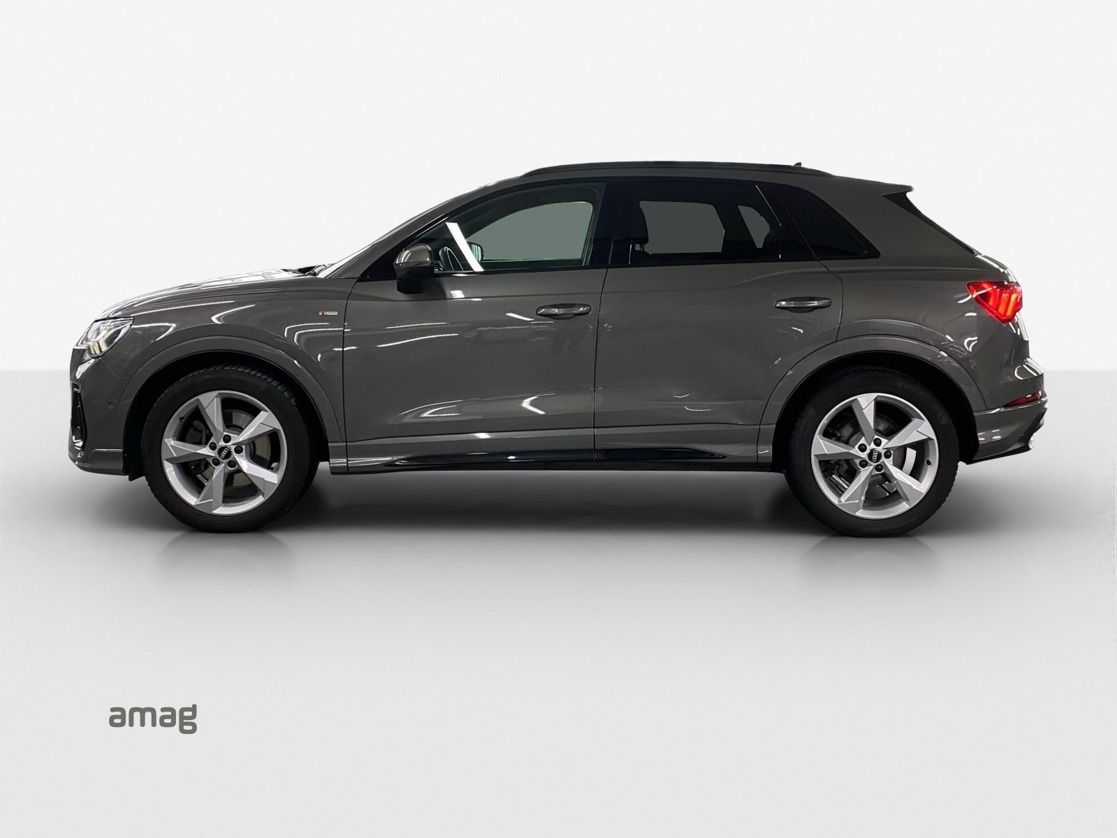 AUDI Q3 40 TDI S line, Diesel, Second hand / Used, Automatic - 2