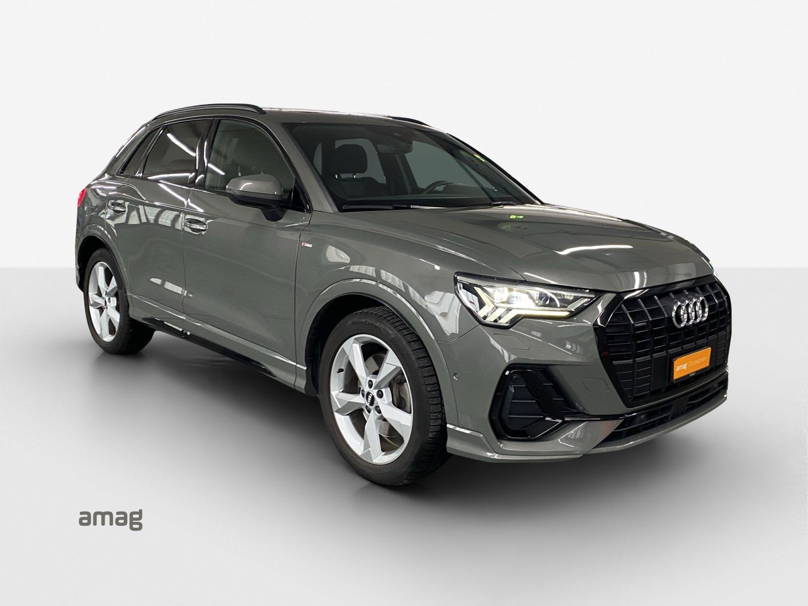 AUDI Q3 40 TDI S line, Diesel, Second hand / Used, Automatic - 6