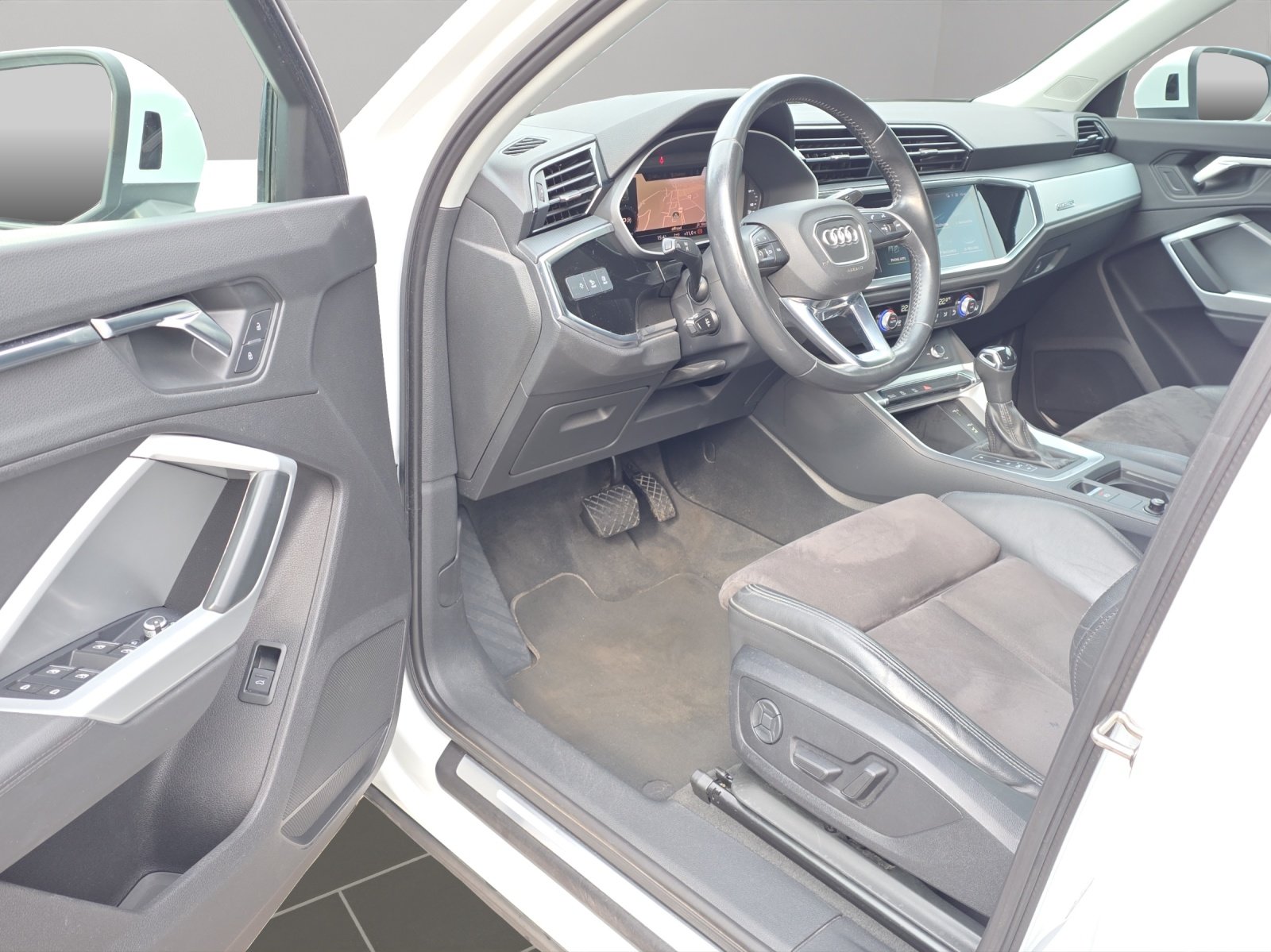 AUDI Q3 45 TFSI quattro S-tronic, Petrol, Second hand / Used, Automatic - 7