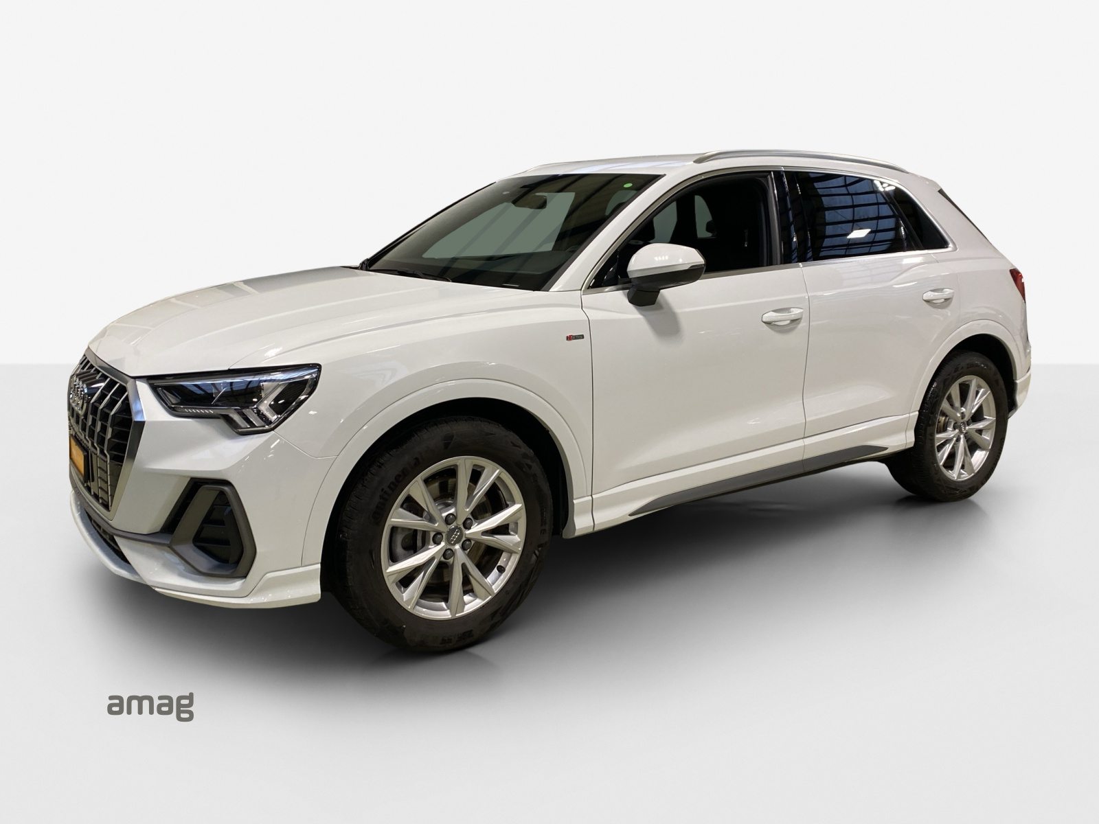 AUDI Q3 40 TDI S line