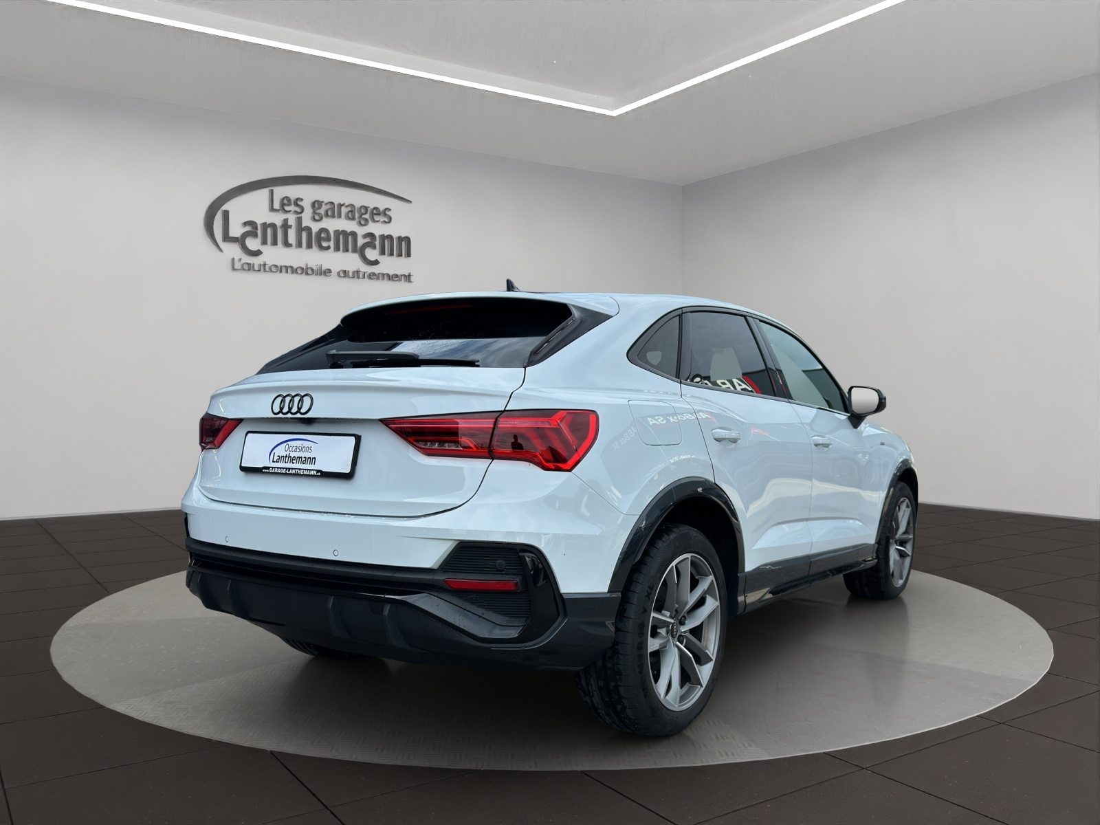 AUDI Q3 Sportback 35 TFSI S line, Petrol, Second hand / Used, Automatic - 5