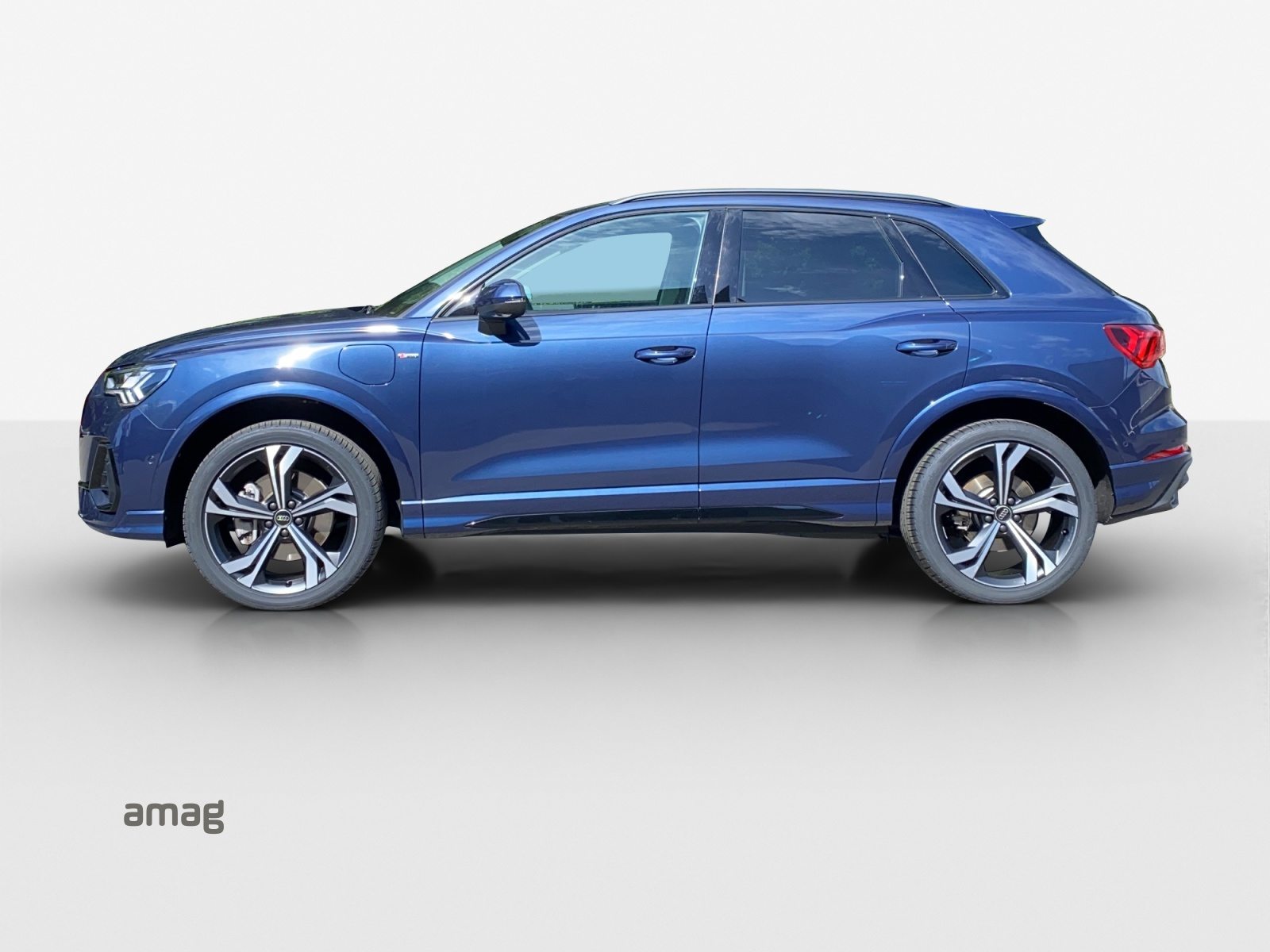 AUDI Q3 45 TFSI e S line, Full-Hybrid Petrol/Electric, Second hand / Used, Automatic - 2