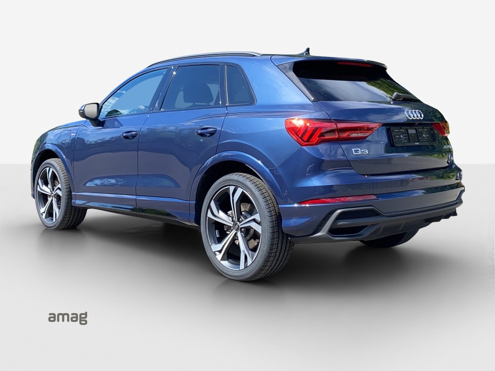 AUDI Q3 45 TFSI e S line, Full-Hybrid Petrol/Electric, Second hand / Used, Automatic - 3