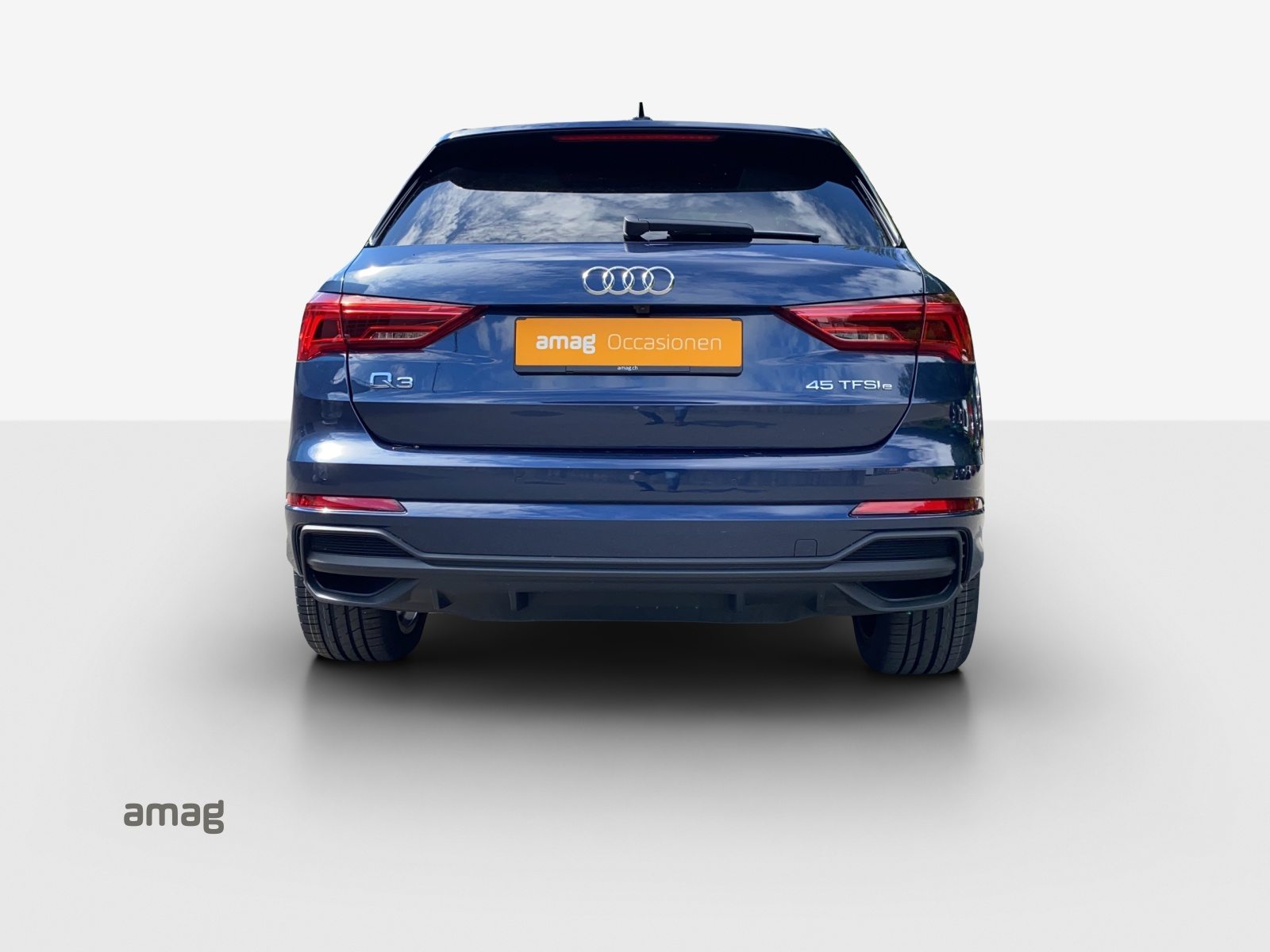 AUDI Q3 45 TFSI e S line, Full-Hybrid Petrol/Electric, Second hand / Used, Automatic - 4