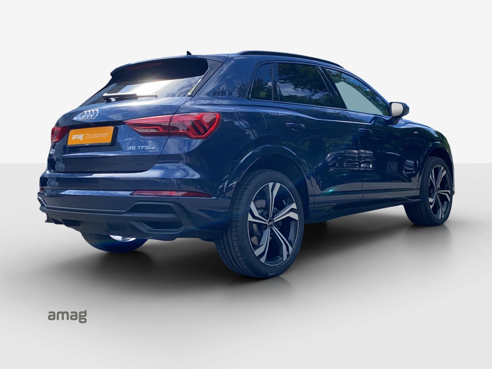 AUDI Q3 45 TFSI e S line, Full-Hybrid Petrol/Electric, Second hand / Used, Automatic - 5