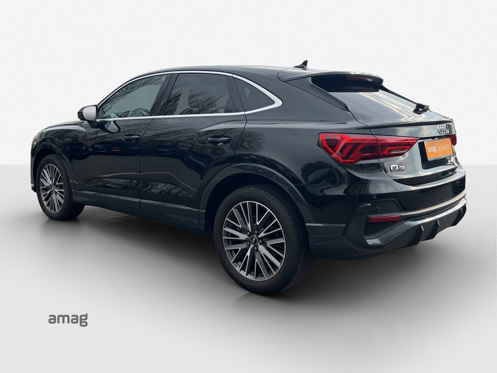 AUDI Q3 Sportback 45 TFSI e Attraction, Full-Hybrid Petrol/Electric, Second hand / Used, Automatic - 3
