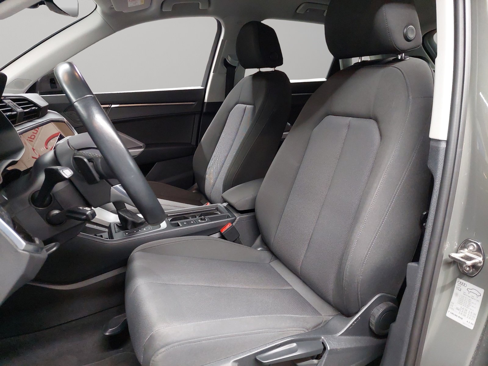 AUDI Q3 35 TFSI Attraction S-tronic, Benzin, Occasion / Gebraucht, Automatik - 6