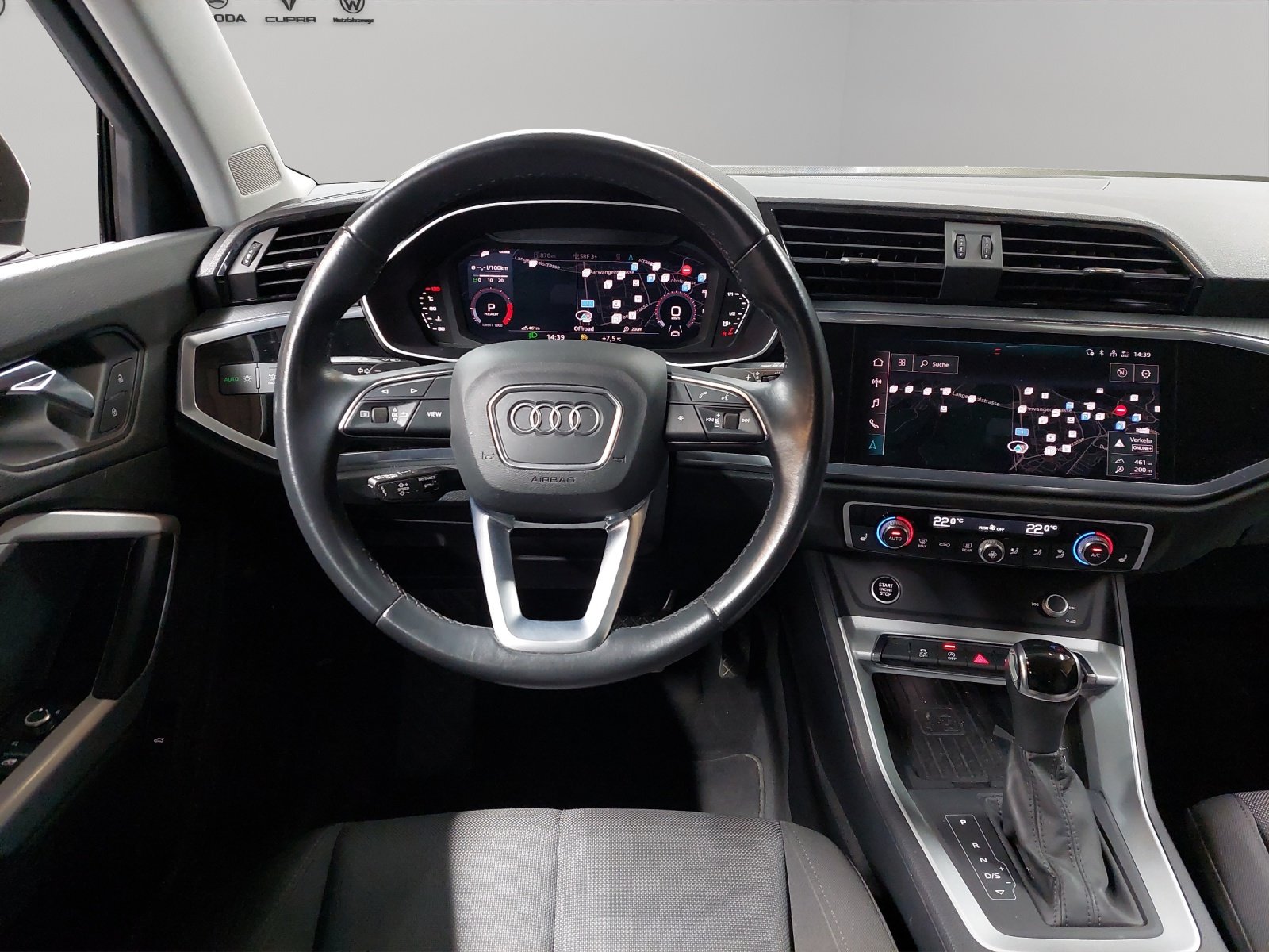 AUDI Q3 35 TFSI Attraction S-tronic, Benzin, Occasion / Gebraucht, Automatik - 7