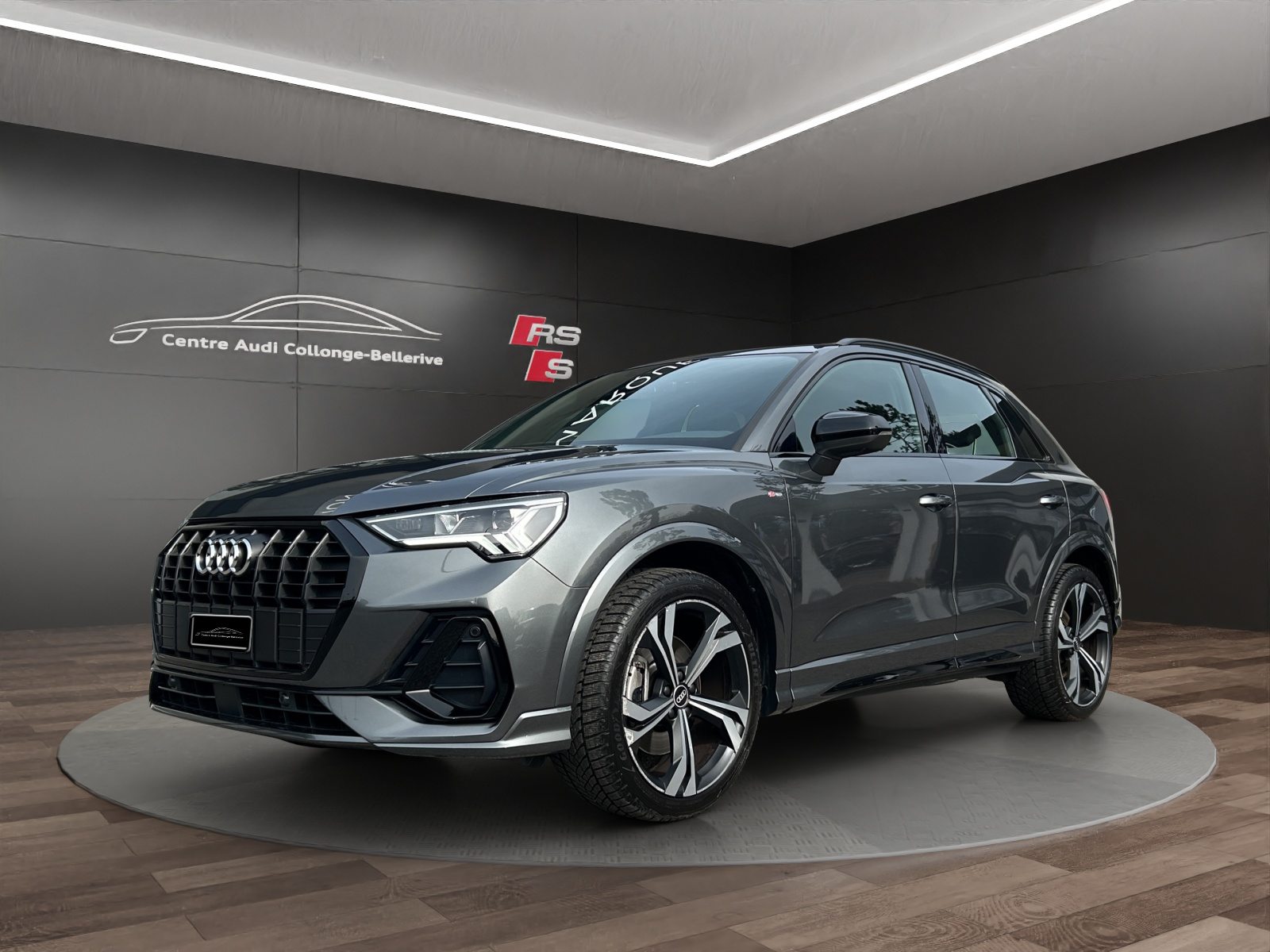 AUDI Q3 40 TDI S line Attraction