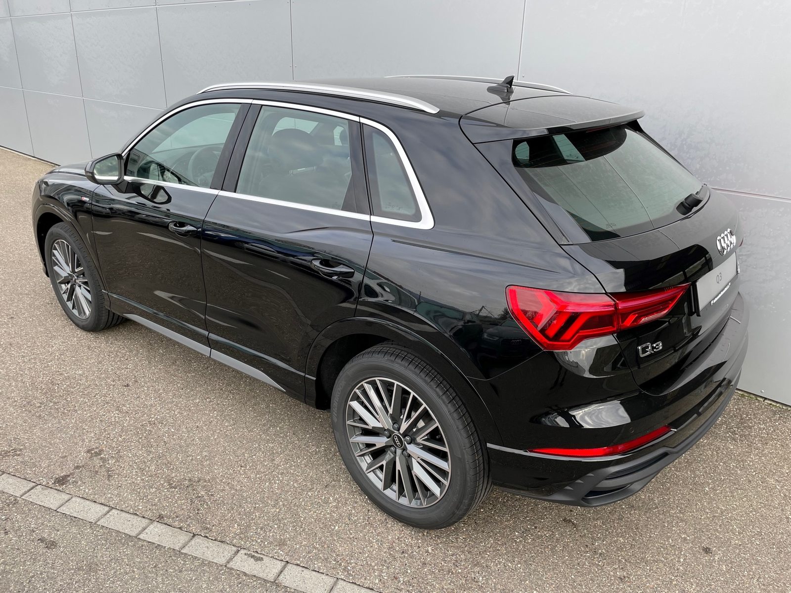 AUDI Q3 35 TFSI S line Attraction, Petrol, Second hand / Used, Automatic - 6
