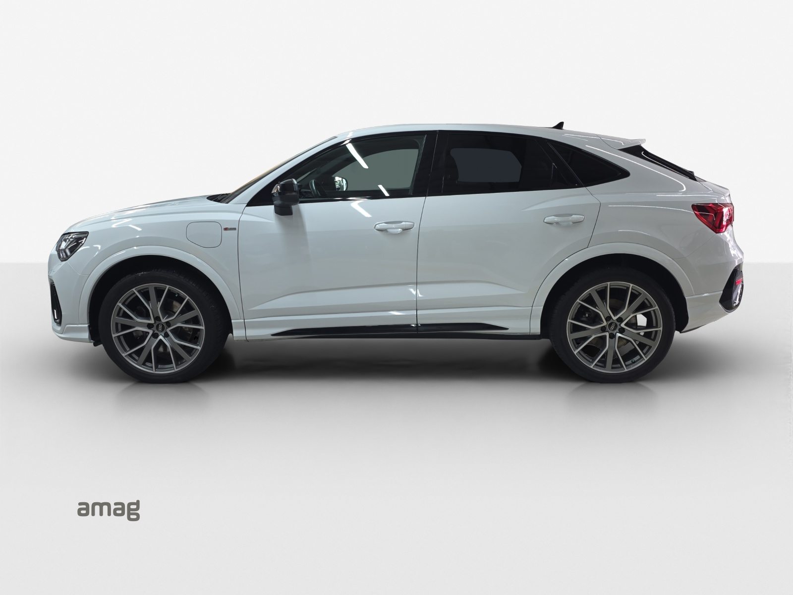 AUDI Q3 Sportback 45 TFSI e S line Attraction, Full-Hybrid Petrol/Electric, Second hand / Used, Automatic - 3