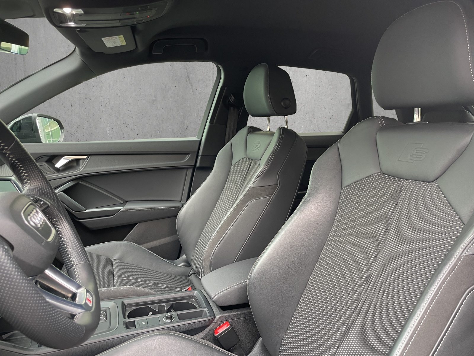 AUDI Q3 35 TFSI S line Attraction, Essence, Occasion / Utilisé, Automatique - 7