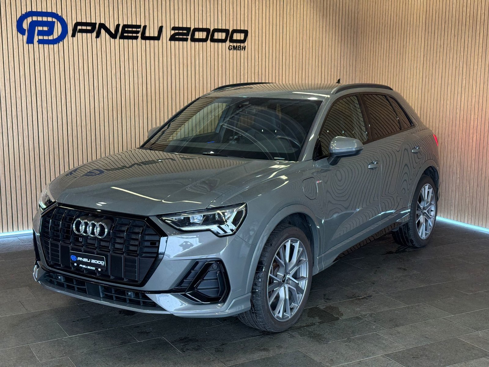 AUDI Q3 45 TFSI e S line Attraction S-tronic, Plug-in-Hybrid Benzin/Elektro, Occasion / Gebraucht, Automatik - 2