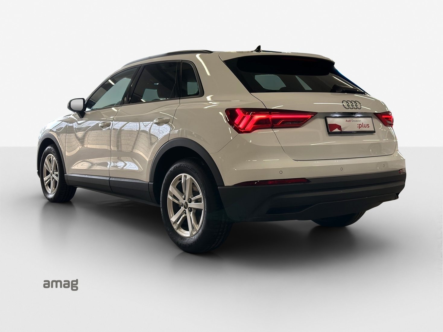 AUDI Q3 35 TFSI Attraction, Petrol, Second hand / Used, Automatic - 3