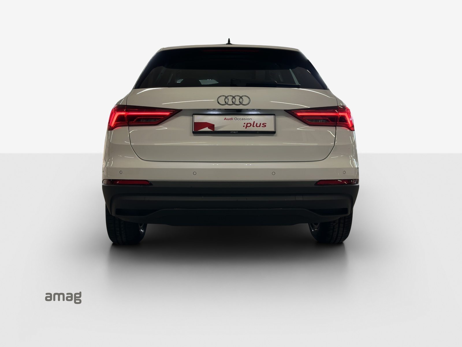 AUDI Q3 35 TFSI Attraction, Petrol, Second hand / Used, Automatic - 4
