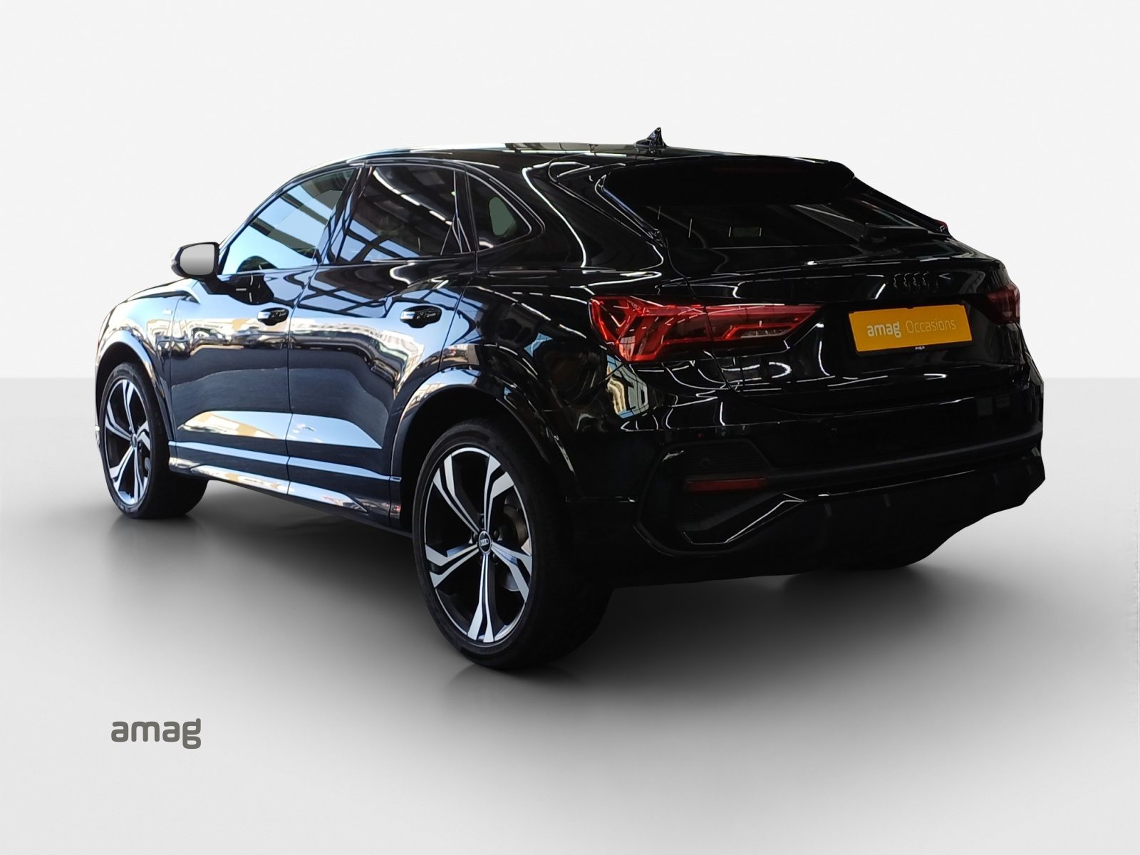 AUDI Q3 Sportback 35 TFSI S line Attraction, Petrol, Second hand / Used, Automatic - 3