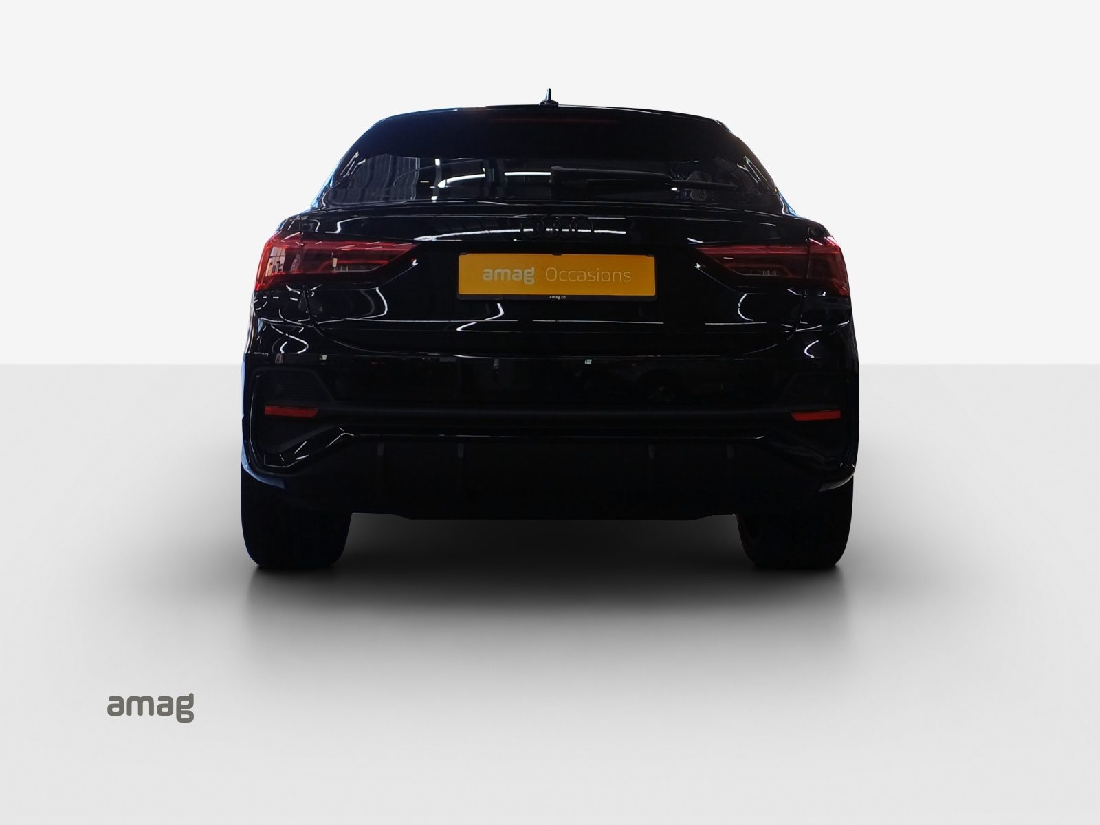 AUDI Q3 Sportback 35 TFSI S line Attraction, Petrol, Second hand / Used, Automatic - 4