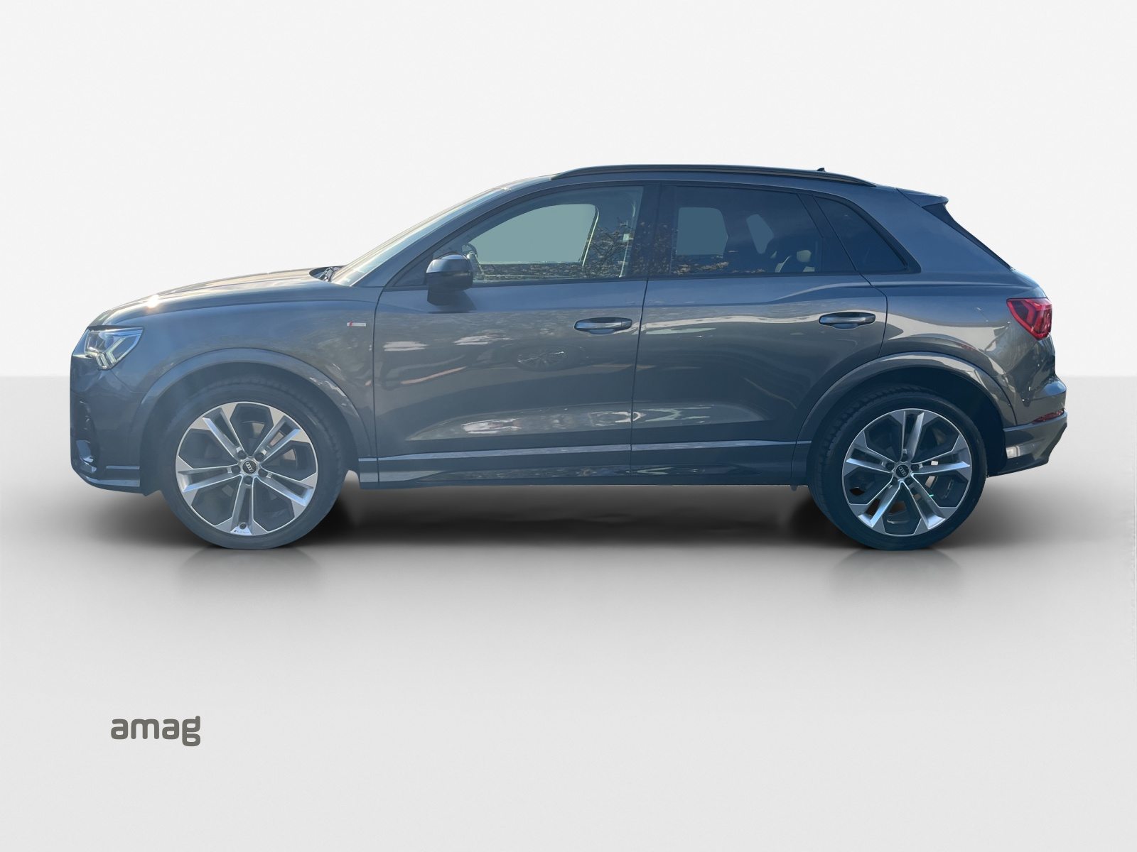 AUDI Q3 40 TFSI S line, Essence, Occasion / Utilisé, Automatique - 2
