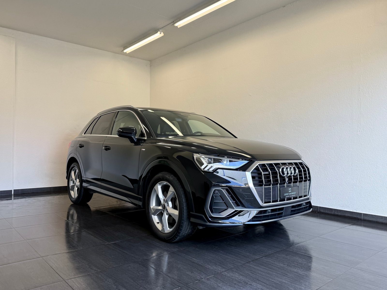 AUDI Q3 45 TFSI S line quattro S-tronic, Benzin, Occasion / Gebraucht, Automatik - 2