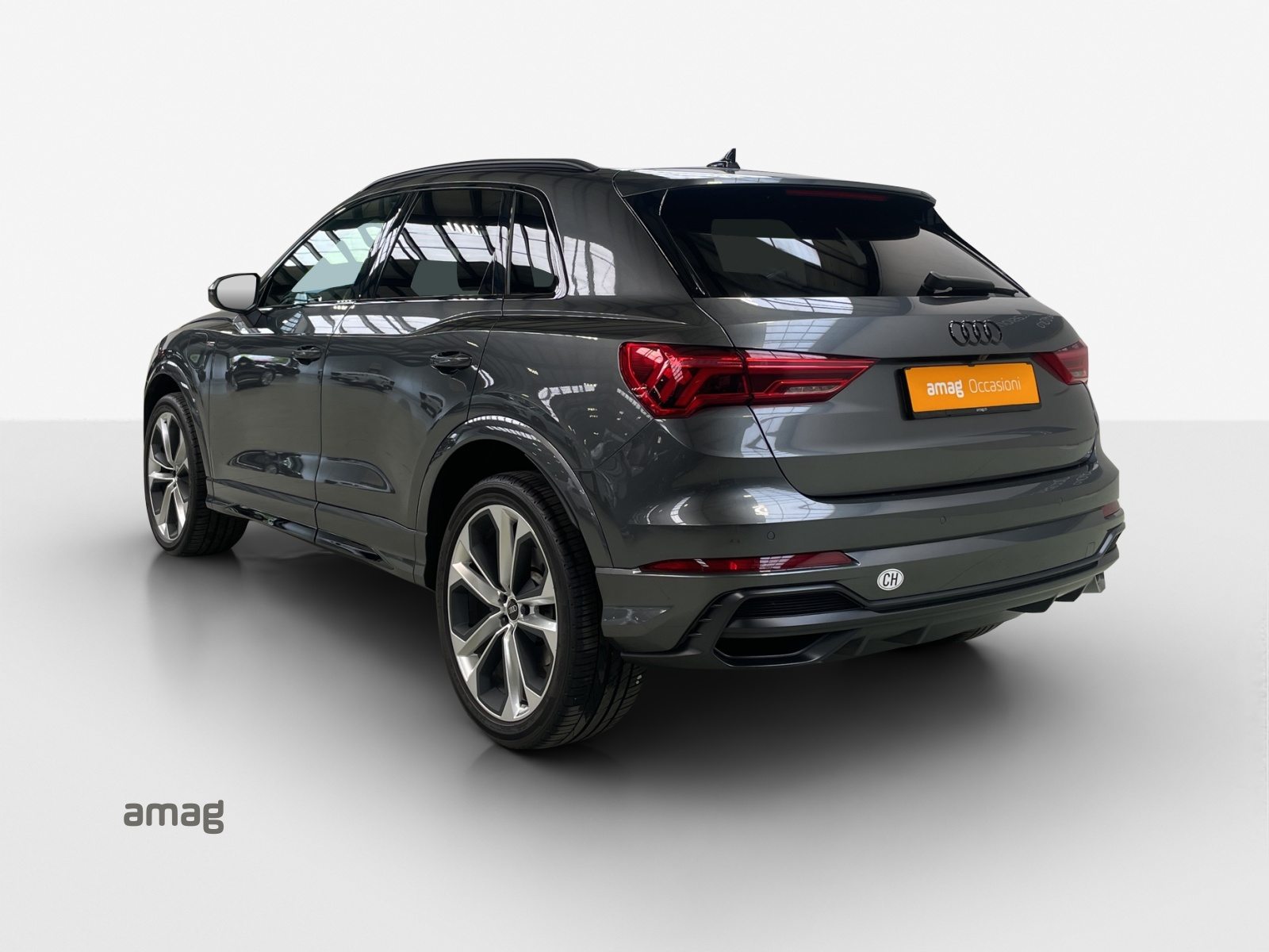 AUDI Q3 45 TFSI e S line Attraction, Voll-Hybrid Benzin/Elektro, Occasion / Gebraucht, Automatik - 4