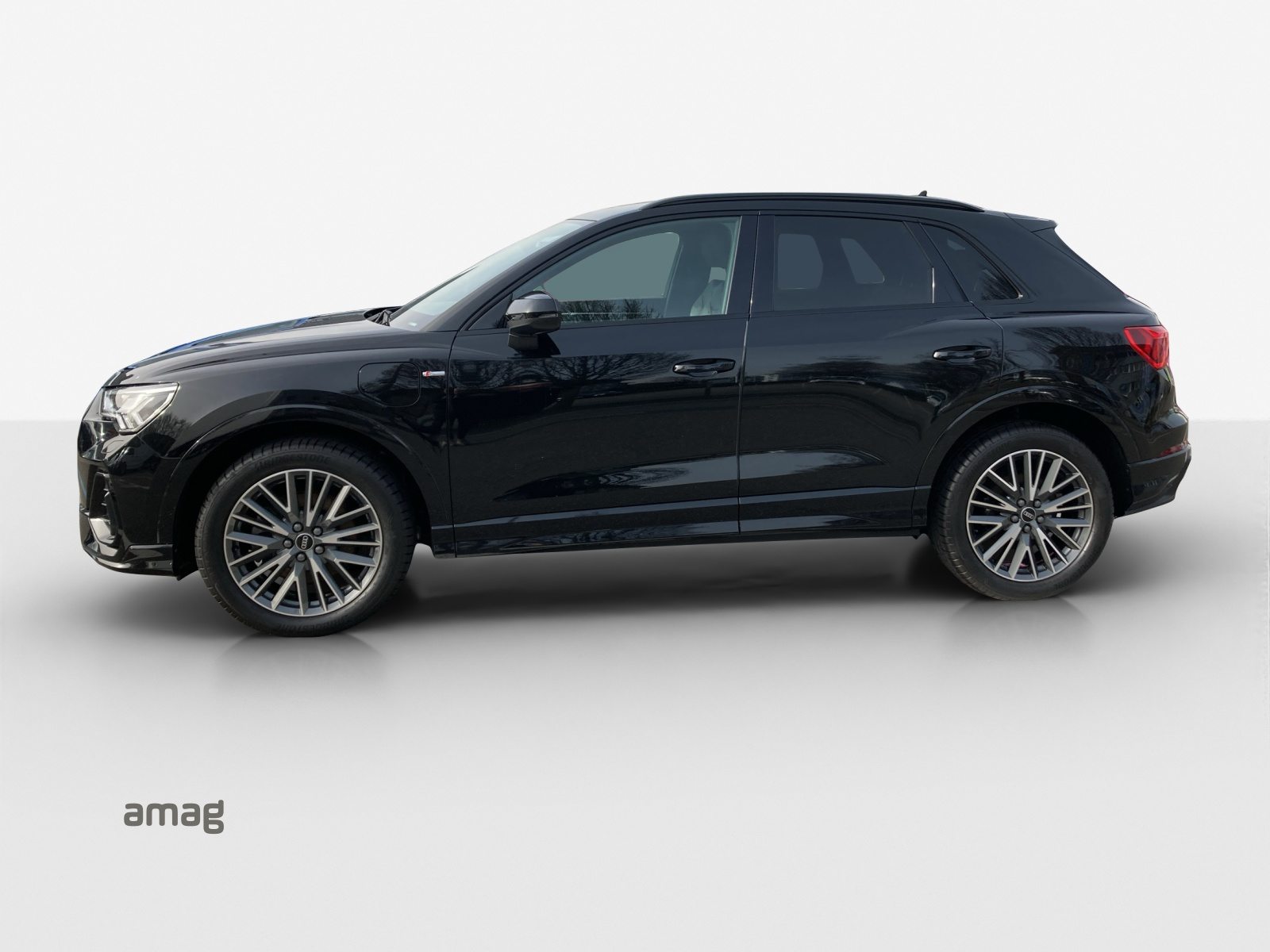 AUDI Q3 45 TFSI e S line Attraction, Hybride Intégral Essence/Électricité, Occasion / Utilisé, Automatique - 2