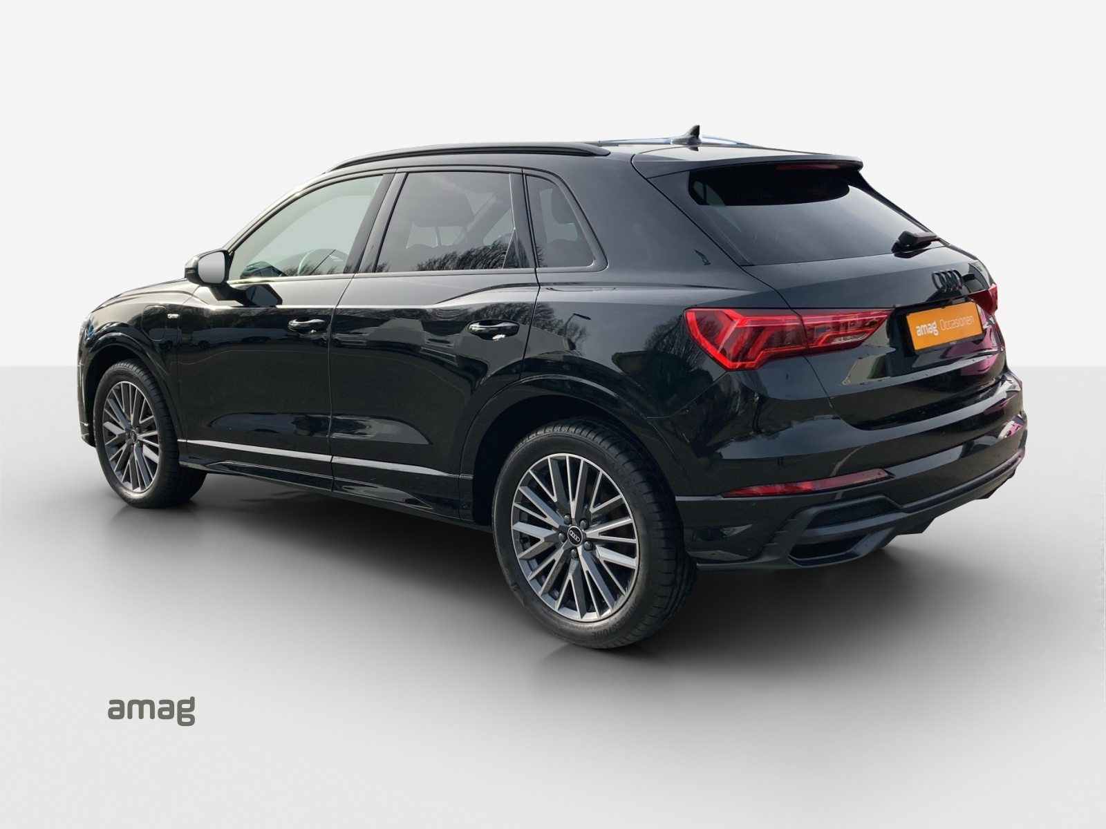 AUDI Q3 45 TFSI e S line Attraction, Hybride Intégral Essence/Électricité, Occasion / Utilisé, Automatique - 3