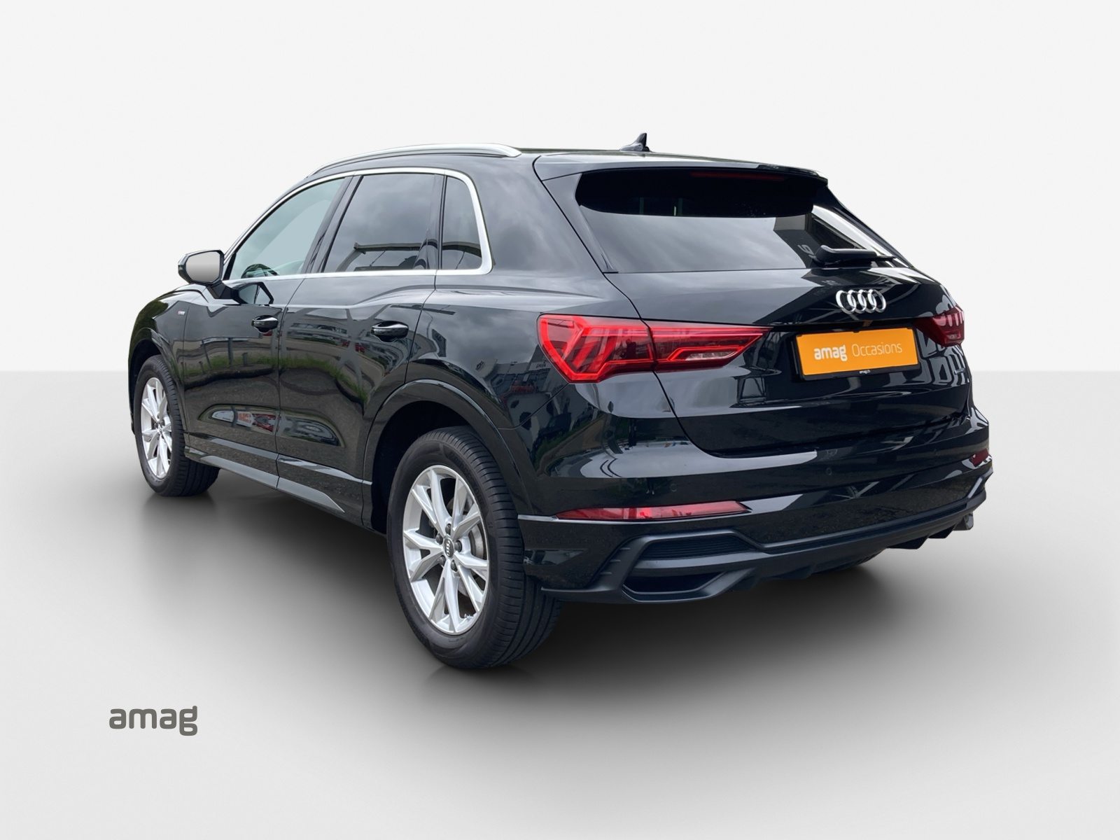 AUDI Q3 40 TFSI S line, Benzin, Occasion / Gebraucht, Automatik - 3