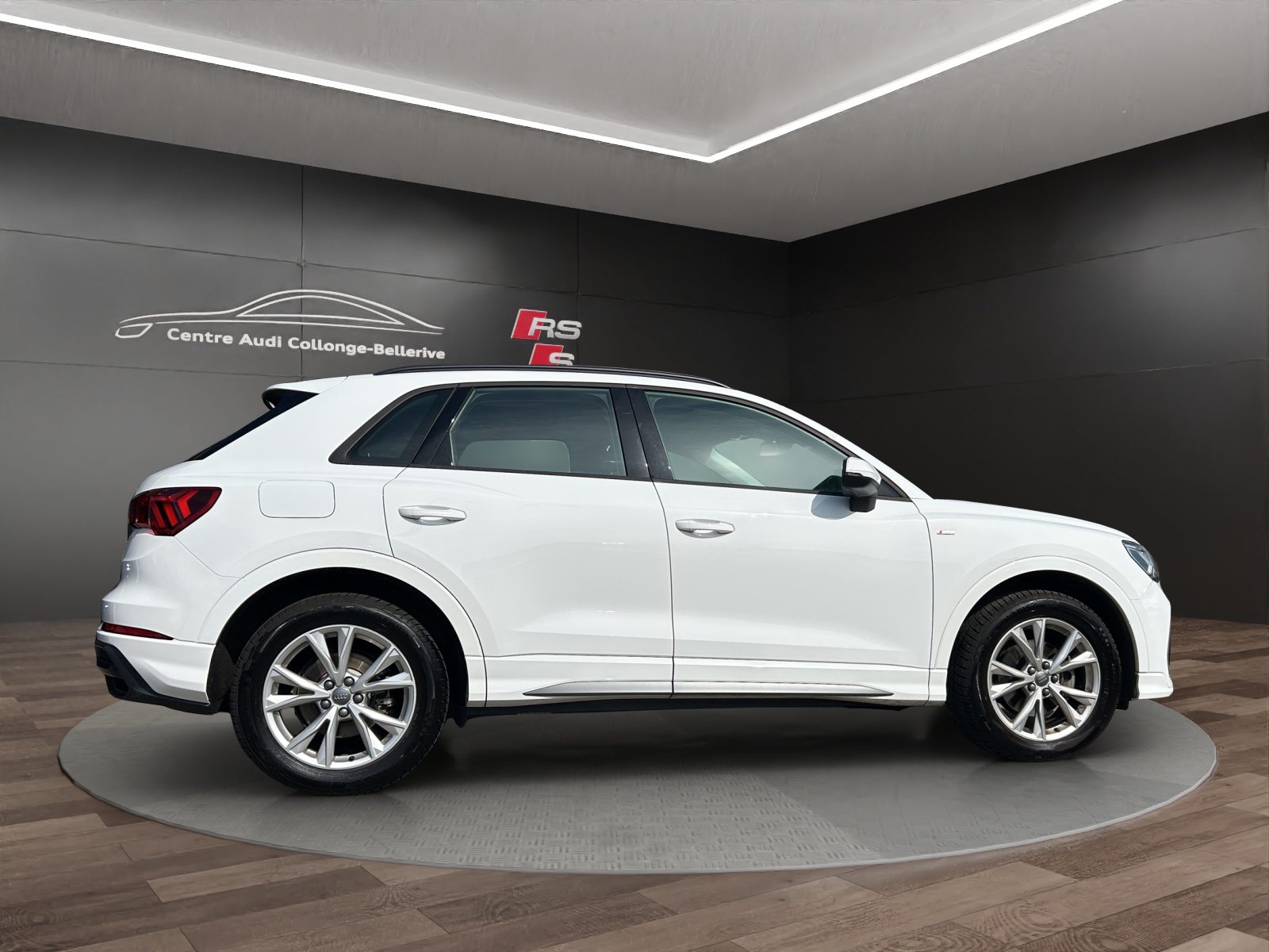 AUDI Q3 35 TFSI S line, Essence, Occasion / Utilisé, Automatique - 7