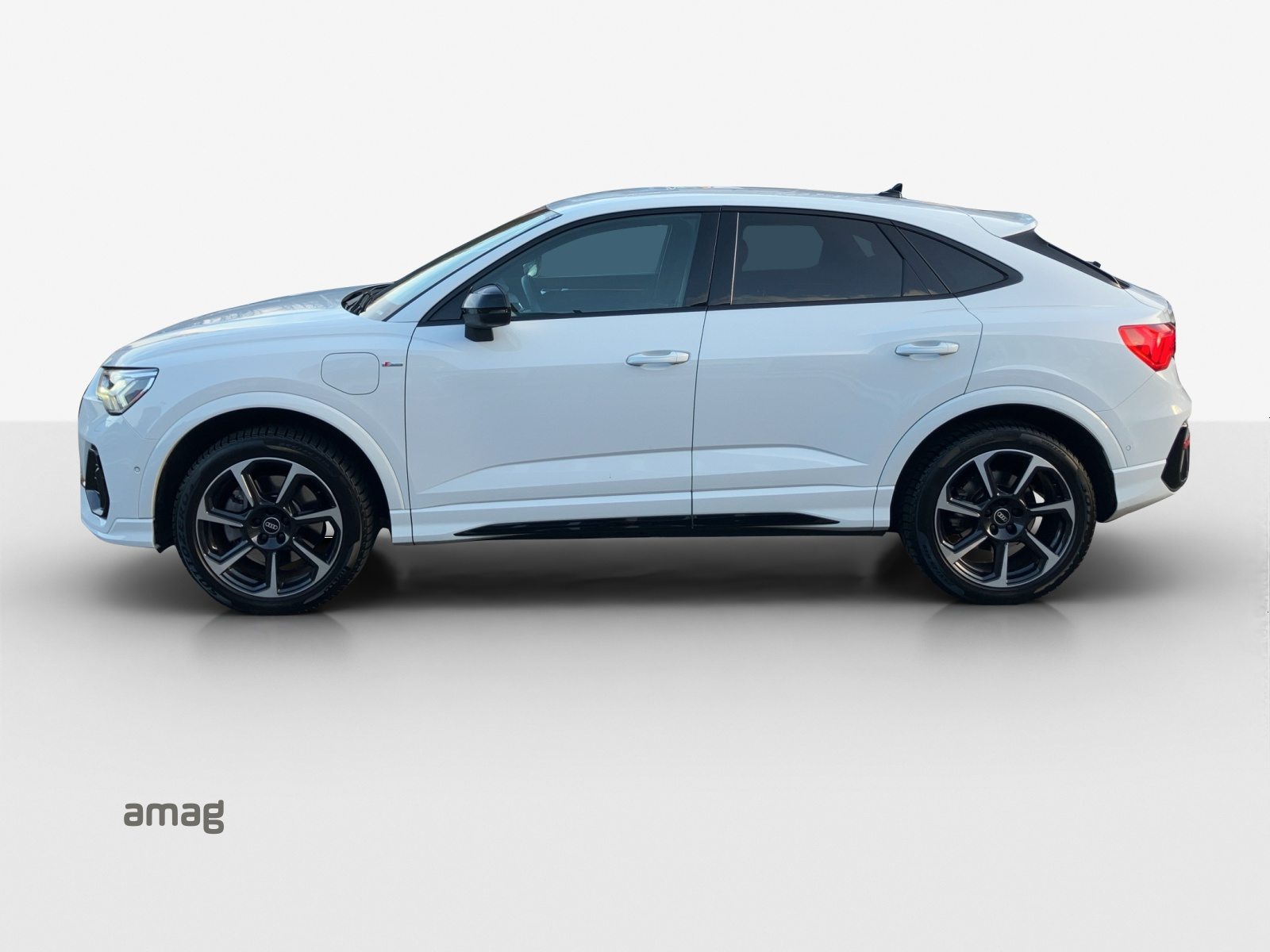AUDI Q3 Sportback 45 TFSI e S line Attraction, Full-Hybrid Petrol/Electric, Second hand / Used, Automatic - 3