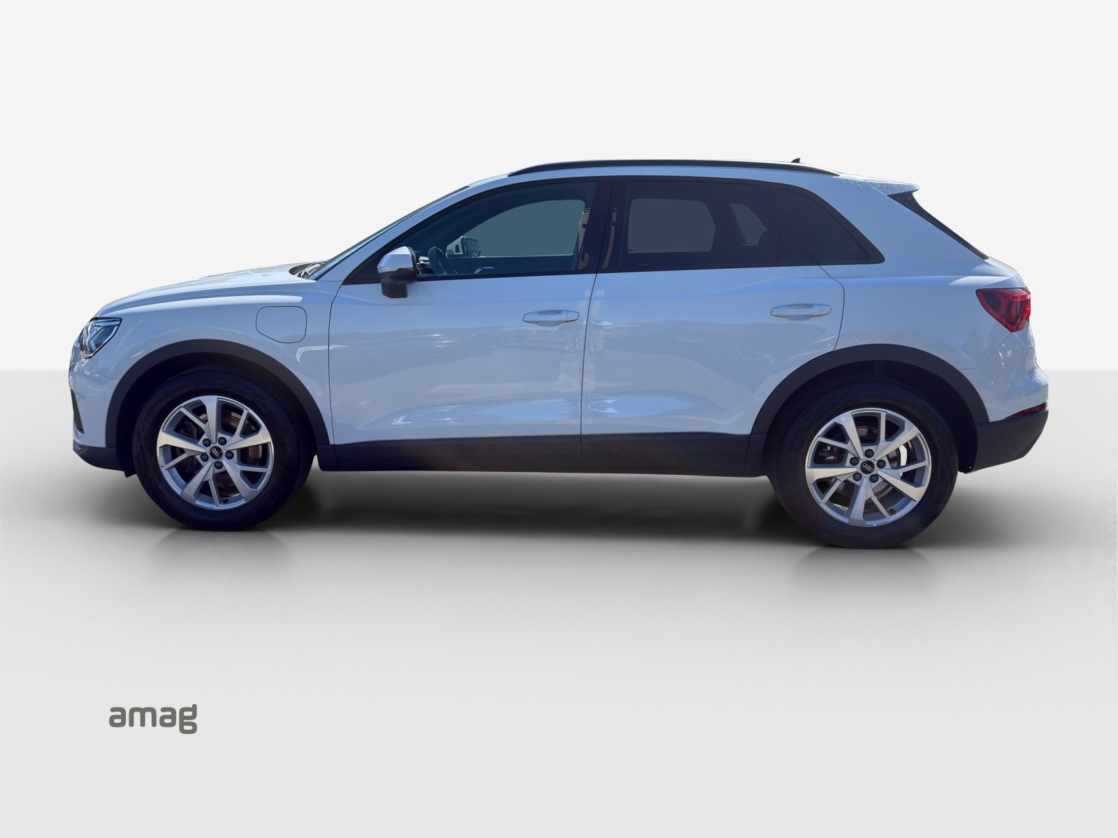 AUDI Q3 45 TFSI e Attraction, Hybride Intégral Essence/Électricité, Occasion / Utilisé, Automatique - 2